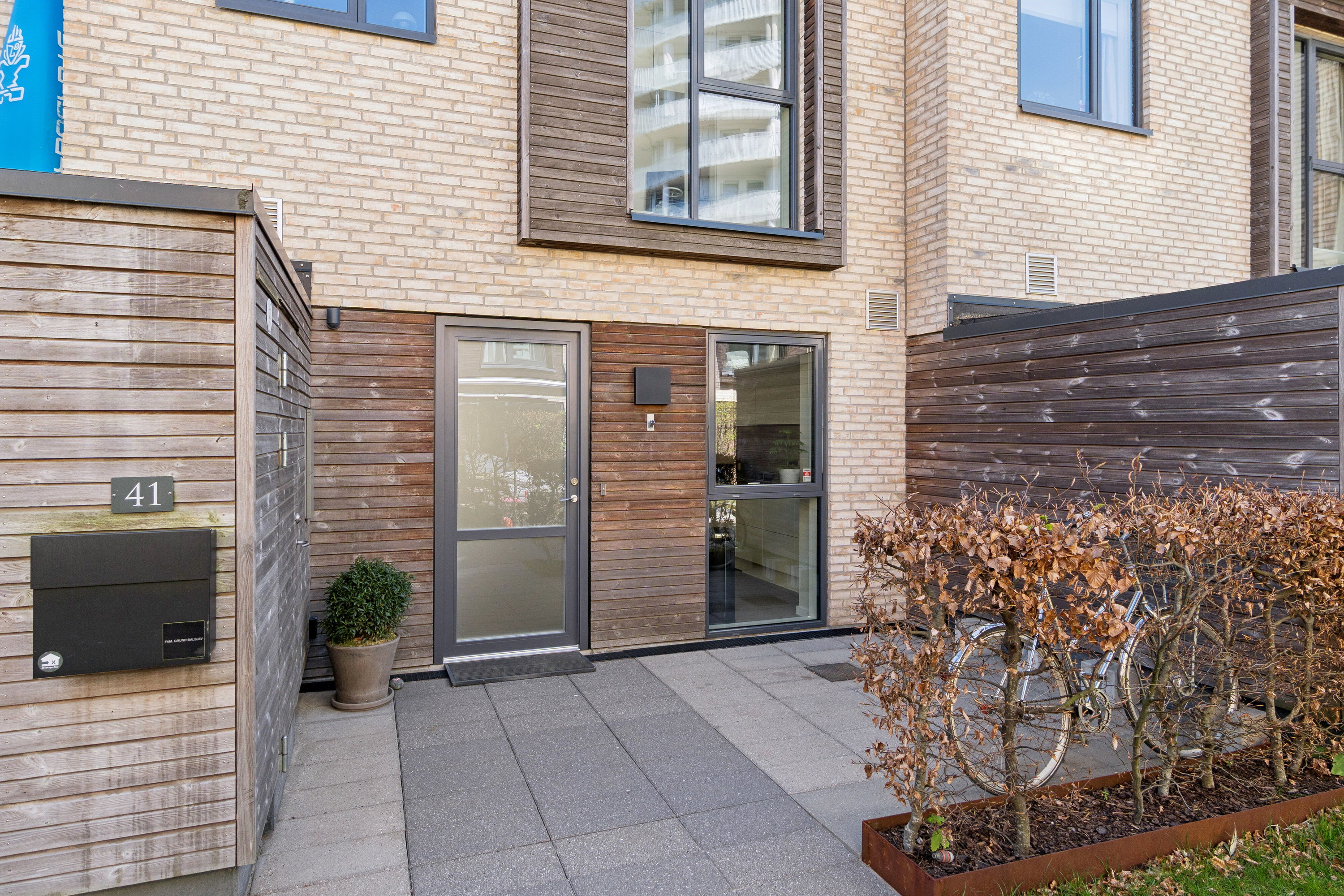 Fremhævet udendørs billede i fuldskærmstilstand. Billede af Rundholtsvej 41, 2300 København S