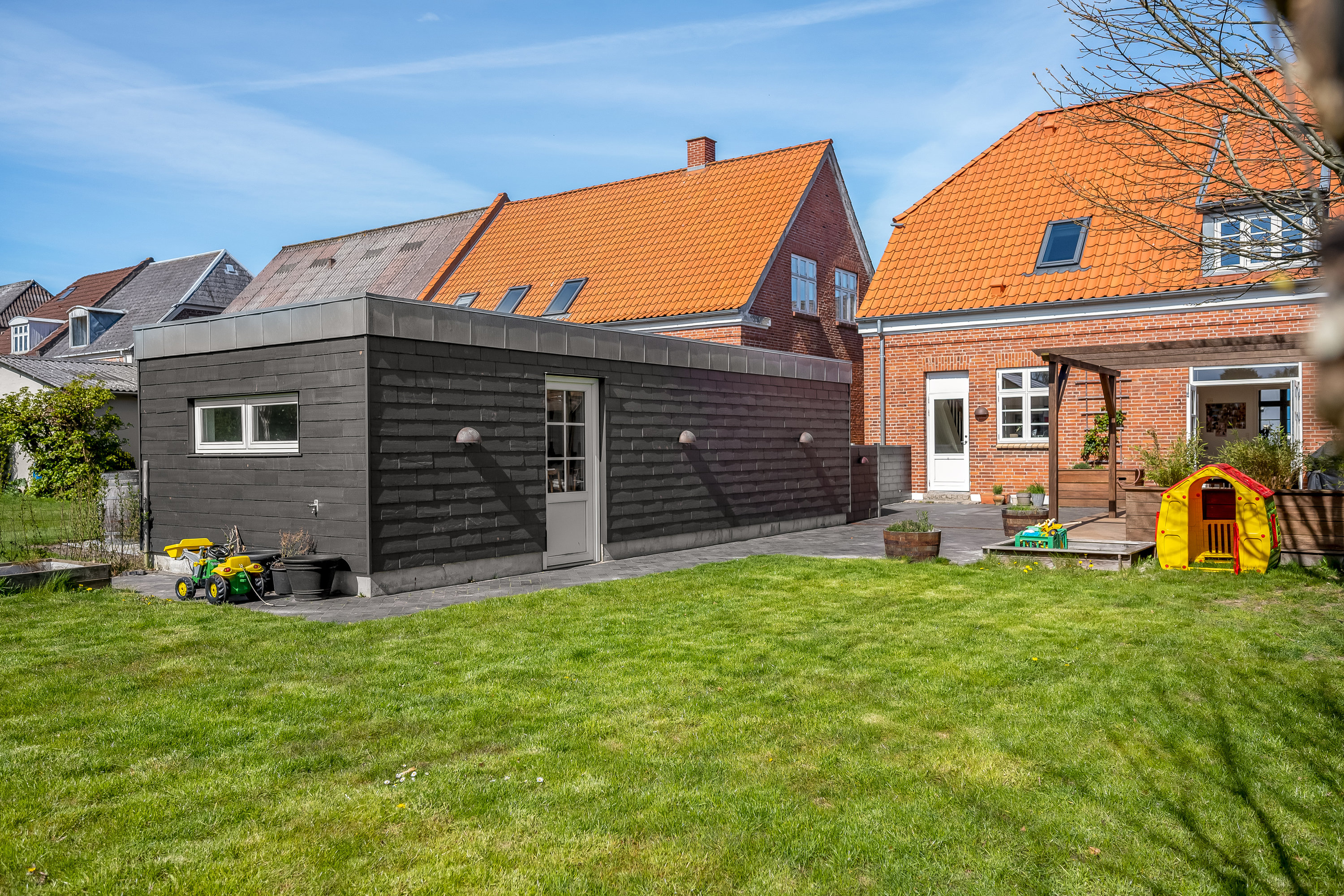 Fremhævet facade billede i fuldskærmstilstand. Billede af Stausvej 11, 6800 Varde