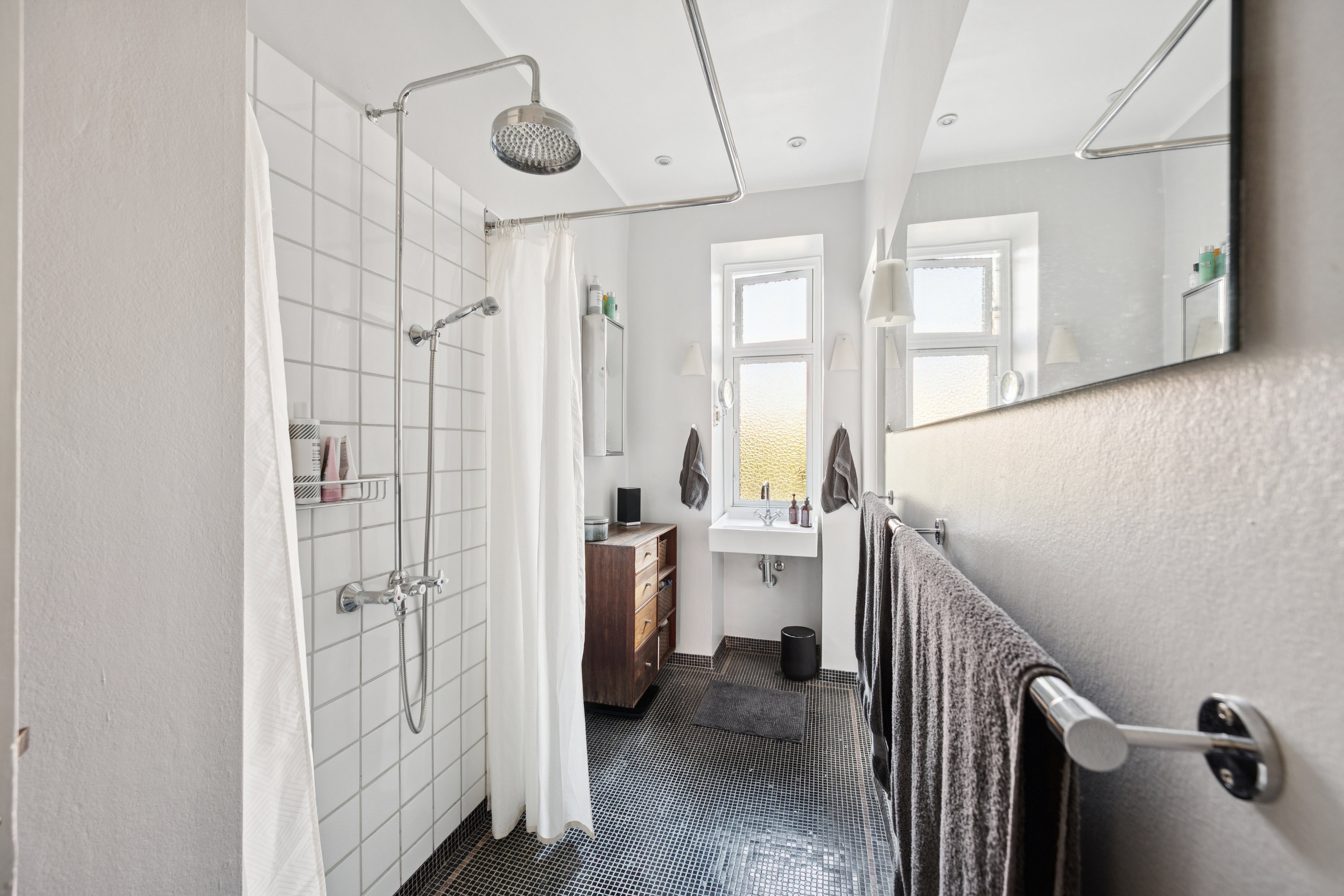 Fremhævet badeværelse billede i fuldskærmstilstand. Billede af Kochsvej 6, st.. tv., 1812 Frederiksberg C