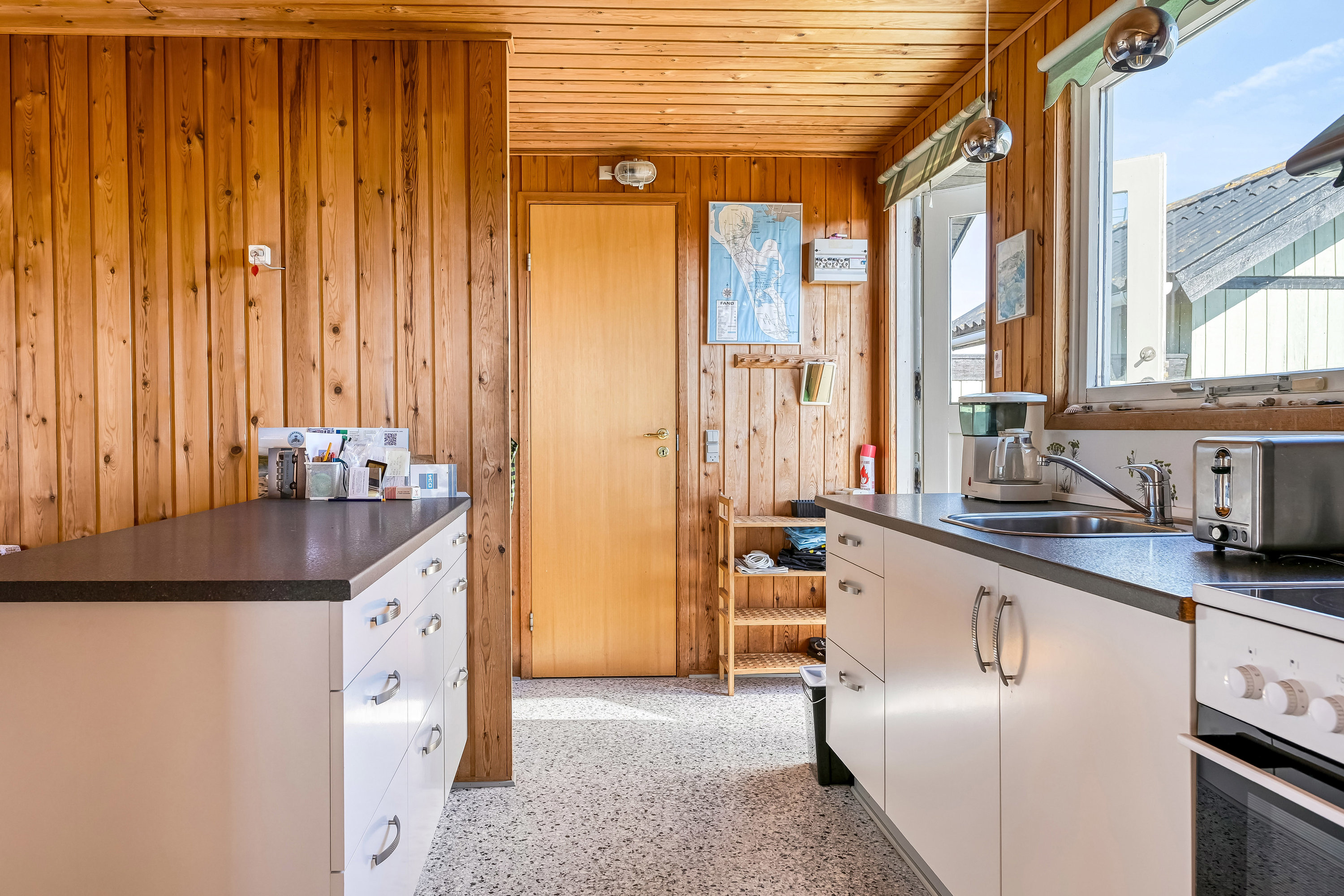 Fremhævet køkken billede i fuldskærmstilstand. Billede af Ternevej 7, Rindby Strand, 6720 Fanø