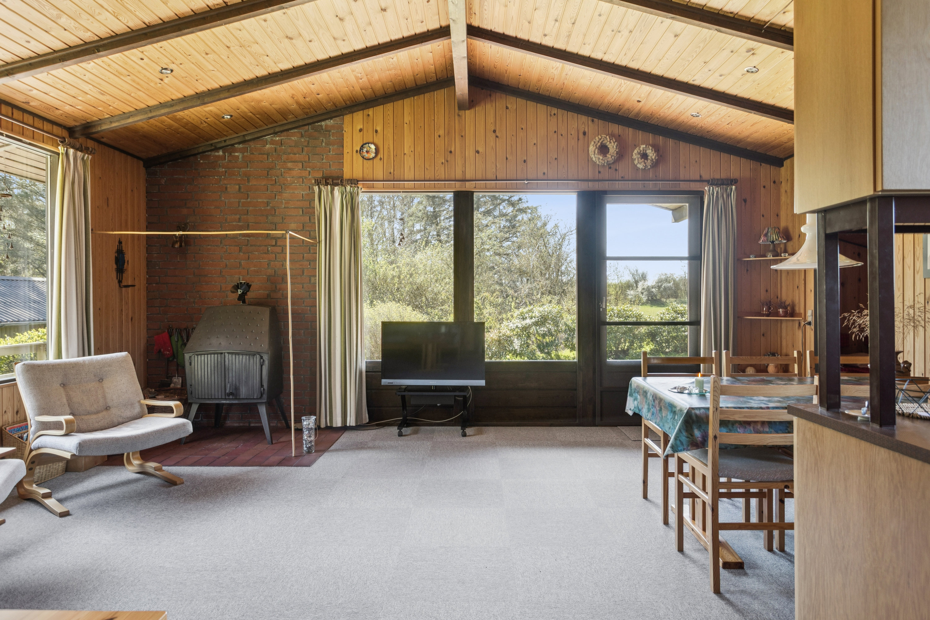 Fremhævet stue billede i fuldskærmstilstand. Billede af Lyngholmen 5, Ejerslev, 7900 Nykøbing M