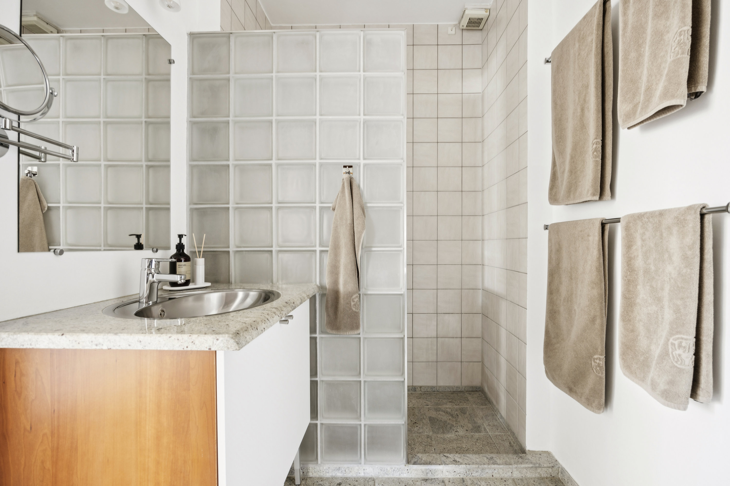 Fremhævet badeværelse billede i fuldskærmstilstand. Billede af Christian Winthers Vej 4B, 4. th., 1860 Frederiksberg C