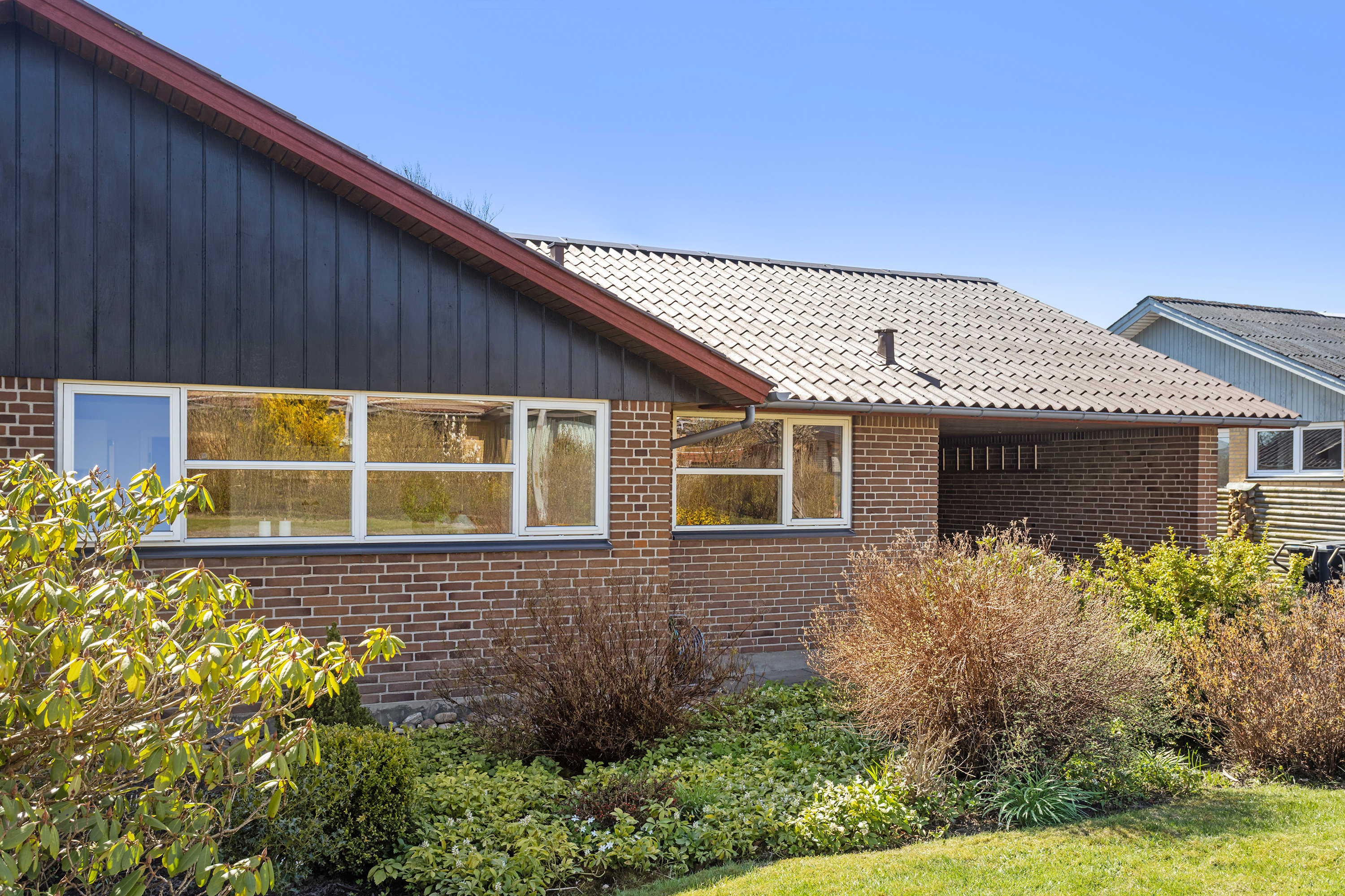 Fremhævet facade billede i fuldskærmstilstand. Billede af Eventyrvej 13, 9700 Brønderslev