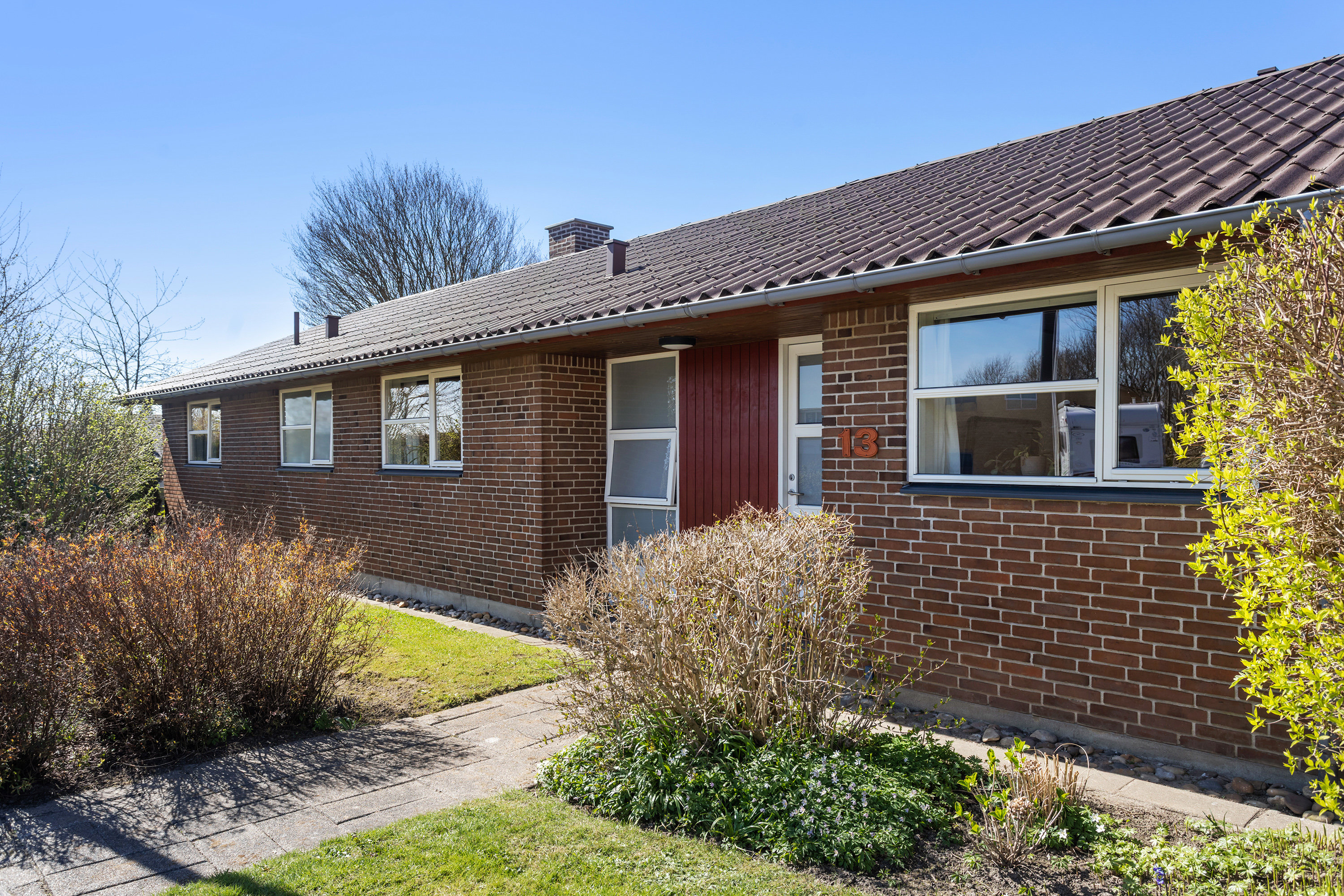 Fremhævet facade billede i fuldskærmstilstand. Billede af Eventyrvej 13, 9700 Brønderslev