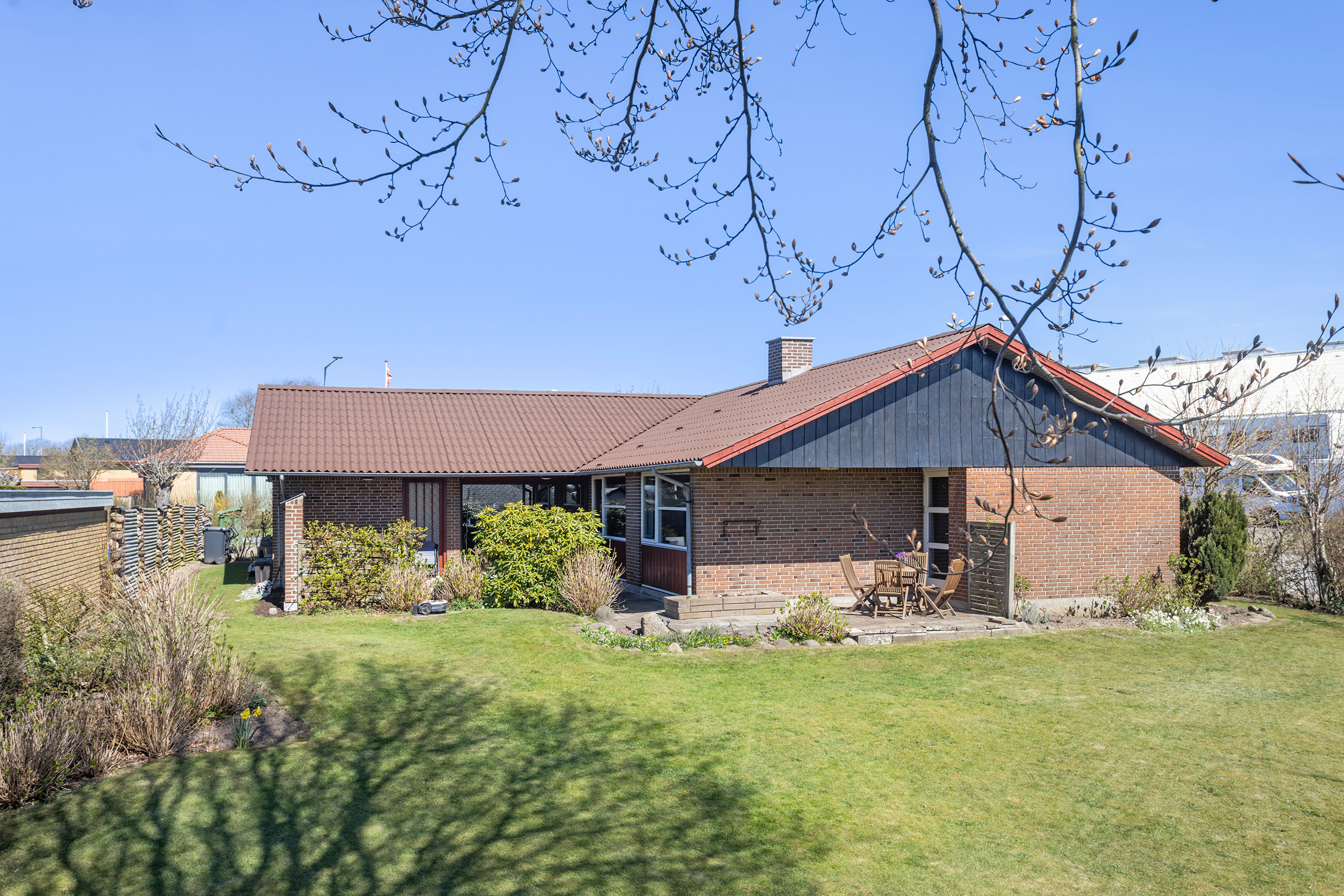 Fremhævet facade billede i fuldskærmstilstand. Billede af Eventyrvej 13, 9700 Brønderslev