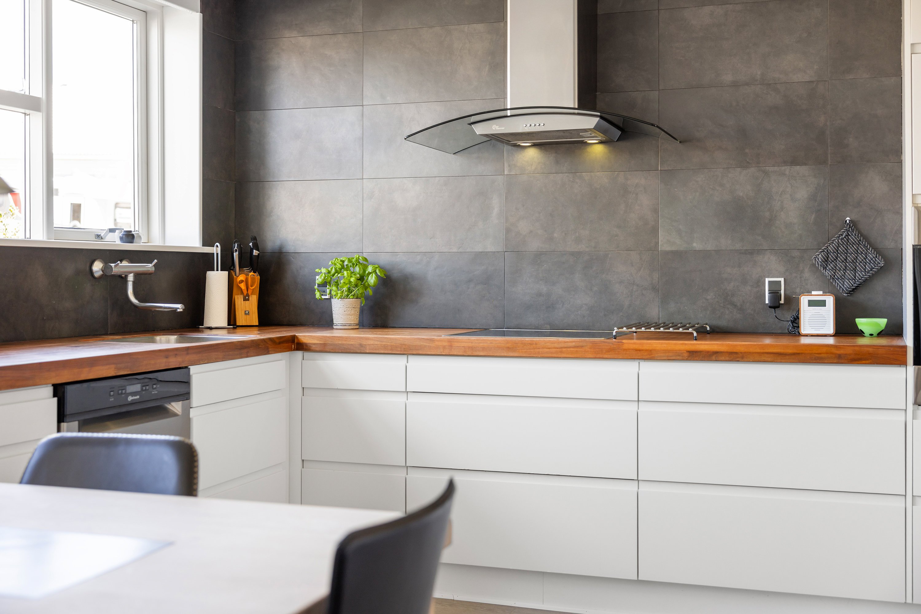 Fremhævet køkken billede i fuldskærmstilstand. Billede af Eventyrvej 13, 9700 Brønderslev