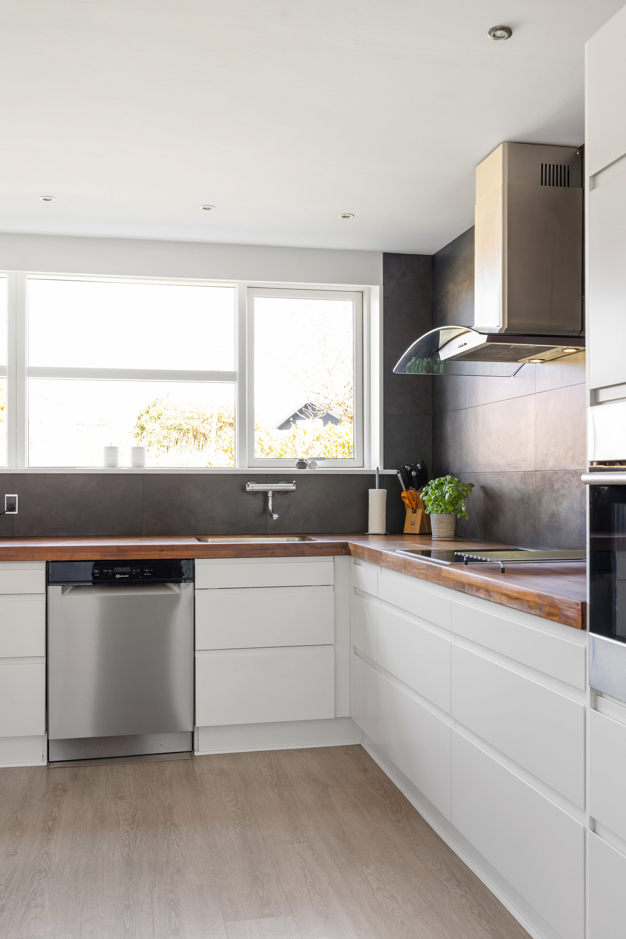 Fremhævet køkken billede i fuldskærmstilstand. Billede af Eventyrvej 13, 9700 Brønderslev