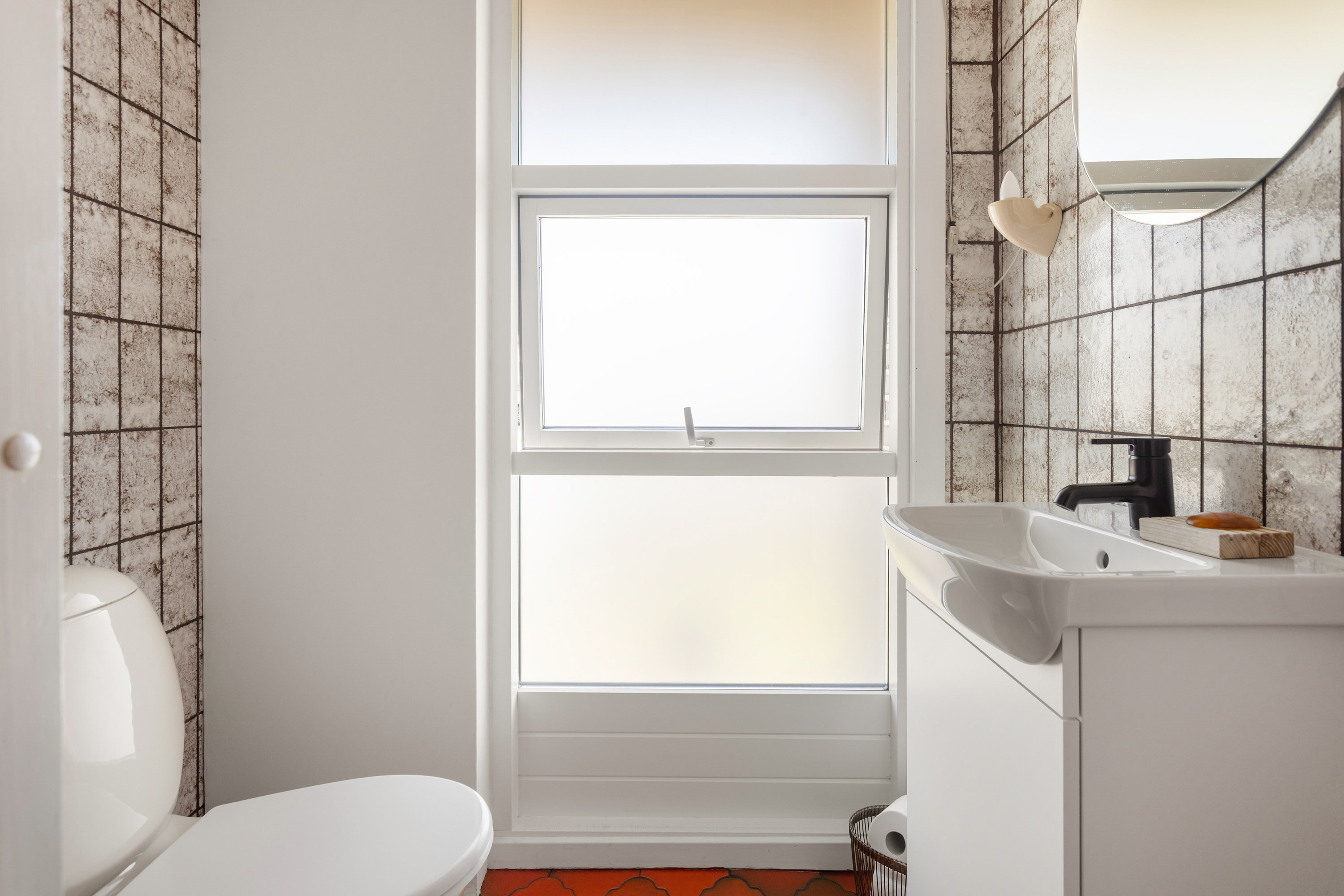 Fremhævet gæstetoilet billede i fuldskærmstilstand. Billede af Eventyrvej 13, 9700 Brønderslev