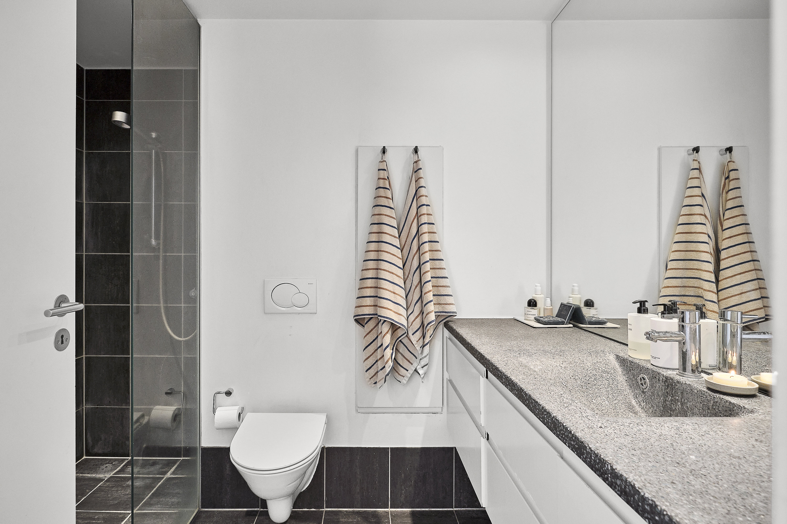 Fremhævet badeværelse billede i fuldskærmstilstand. Billede af Frederiksgade 11, 1. tv., 8000 Aarhus C