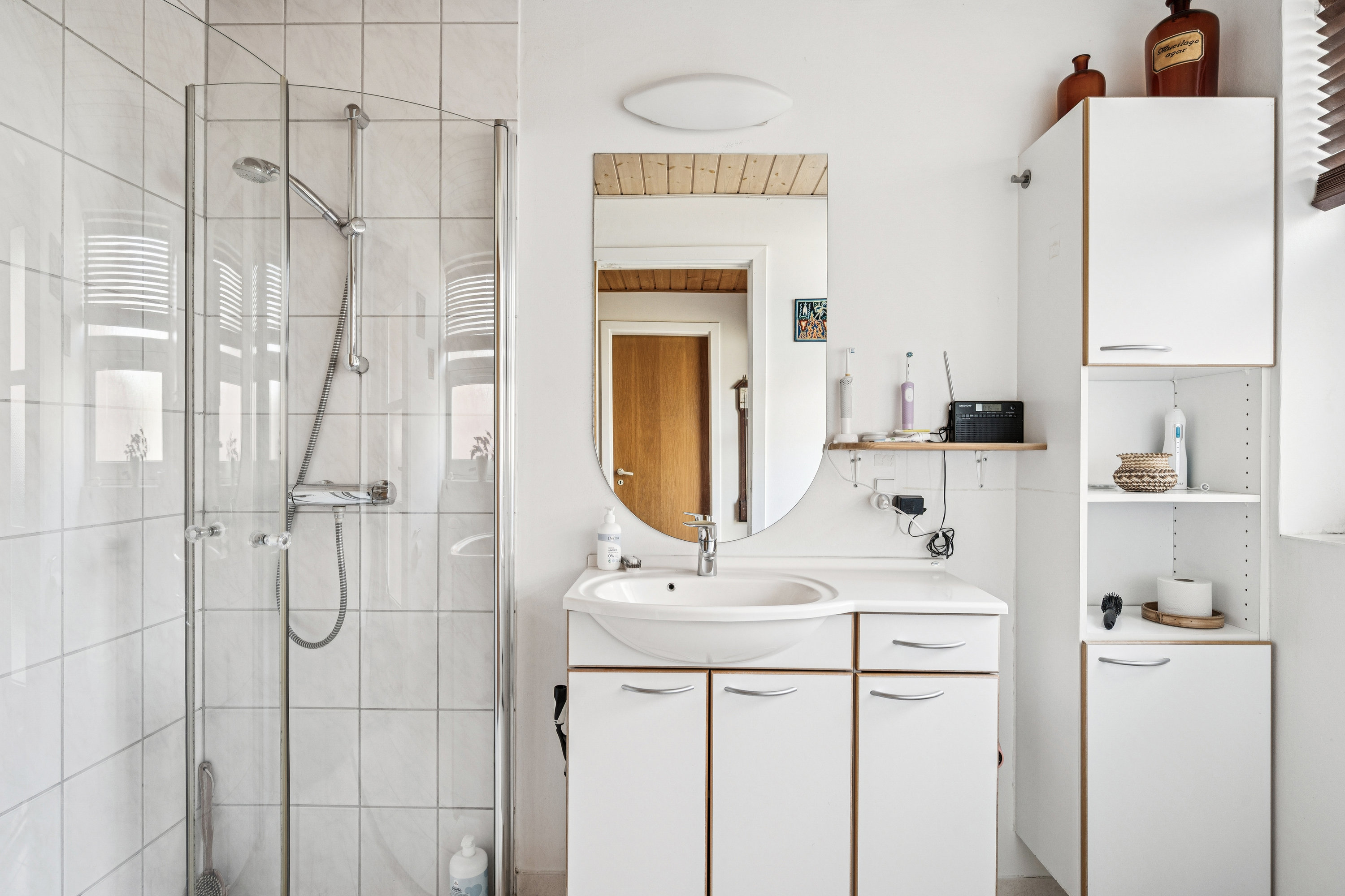 Fremhævet badeværelse billede i fuldskærmstilstand. Billede af Tinningvej 25, Foldby, 8382 Hinnerup