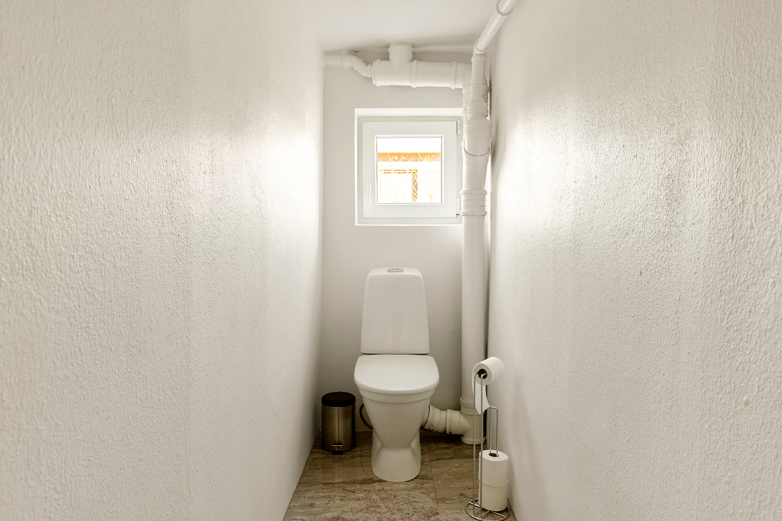 Fremhævet toilet billede i fuldskærmstilstand. Billede af Kyradservej 13, 8700 Horsens