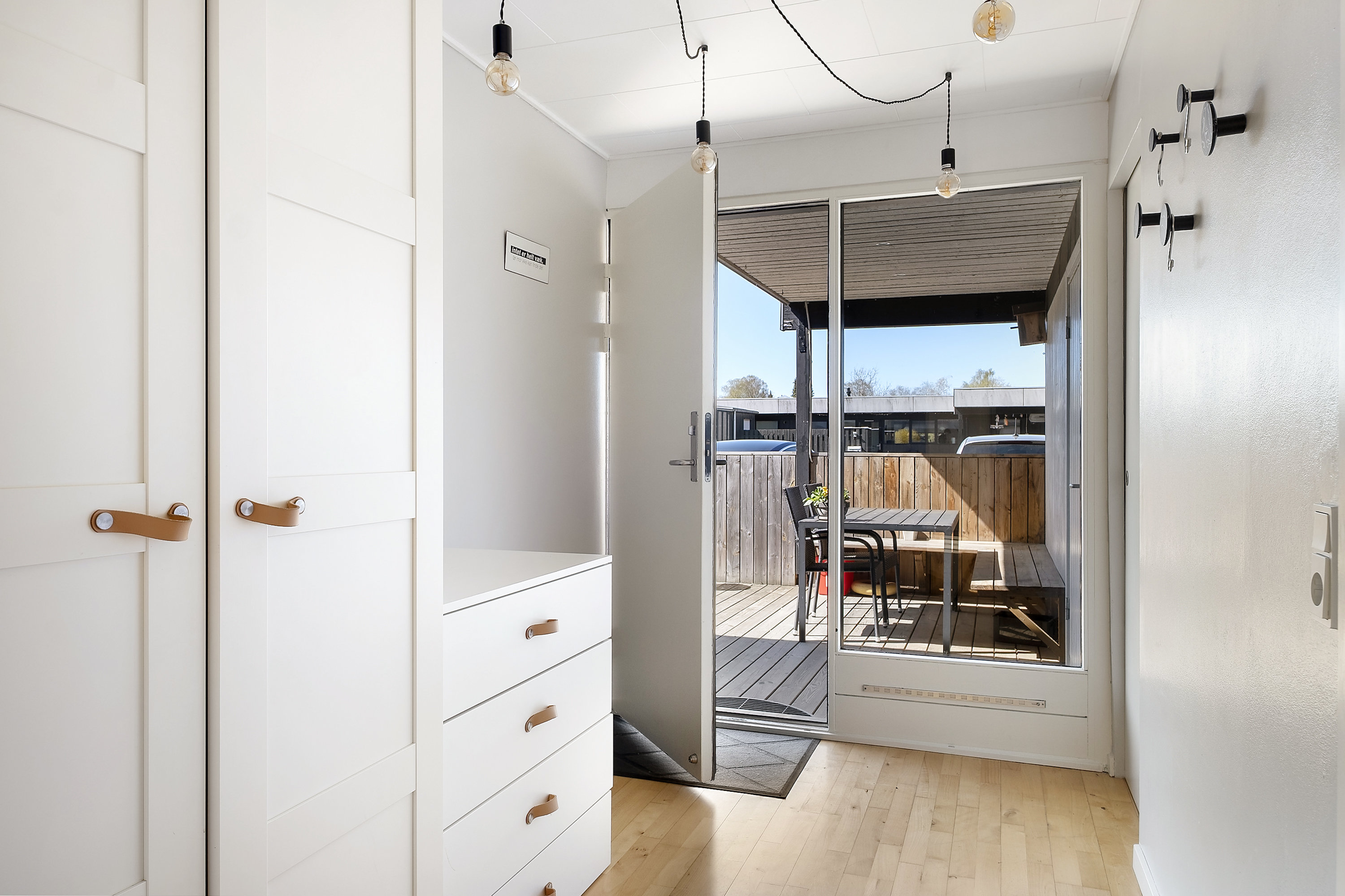 Fremhævet entré billede i fuldskærmstilstand. Billede af Rådyrvænget 8, 3450 Allerød