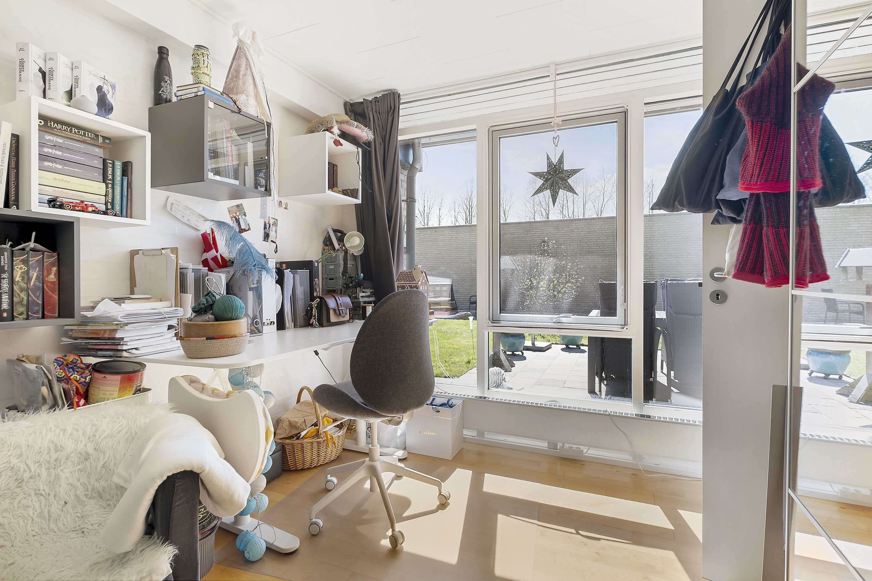 Fremhævet kontor billede i fuldskærmstilstand. Billede af Rådyrvænget 8, 3450 Allerød