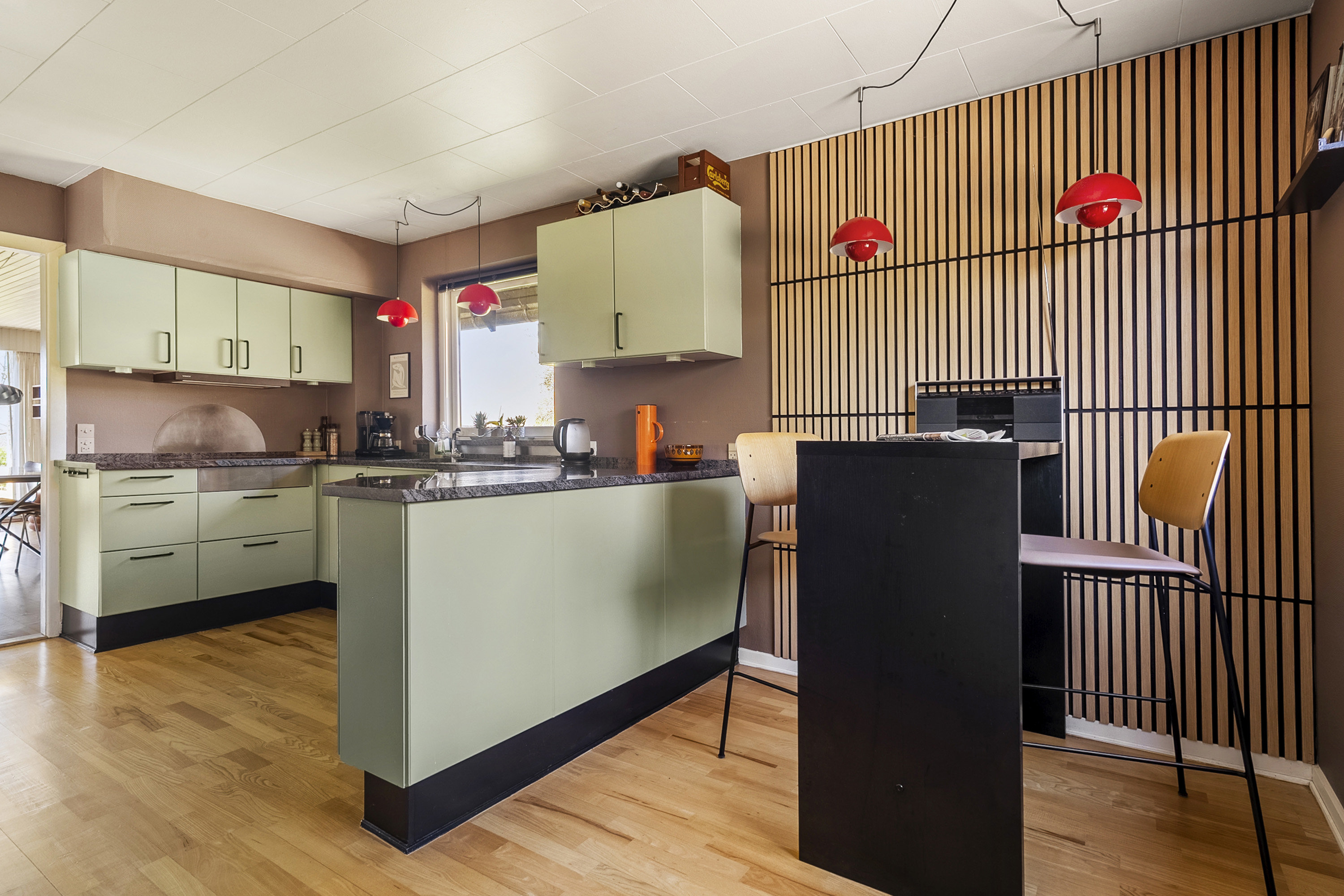 Fremhævet køkken billede i fuldskærmstilstand. Billede af Skrænten 12, Hosby, 7130 Juelsminde