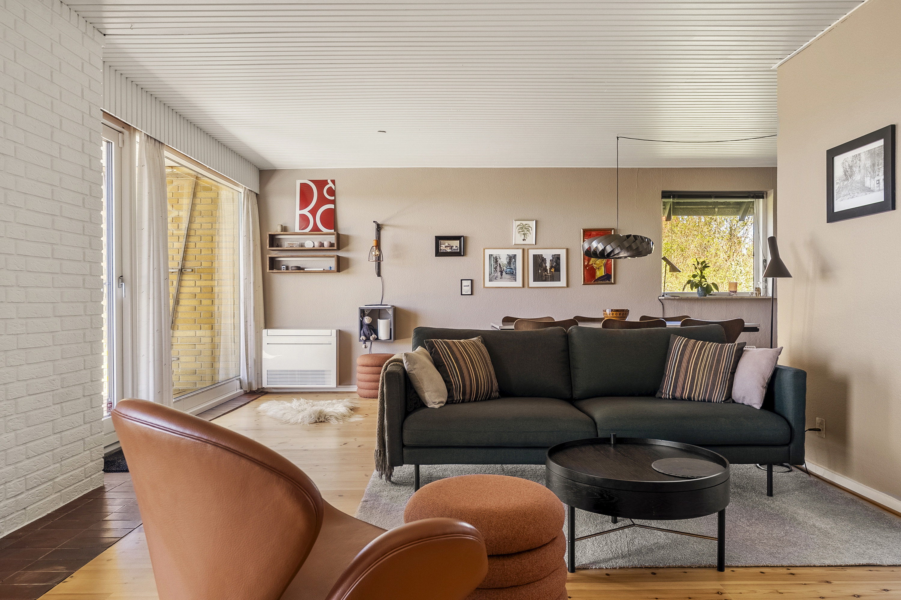 Fremhævet stue billede i fuldskærmstilstand. Billede af Skrænten 12, Hosby, 7130 Juelsminde