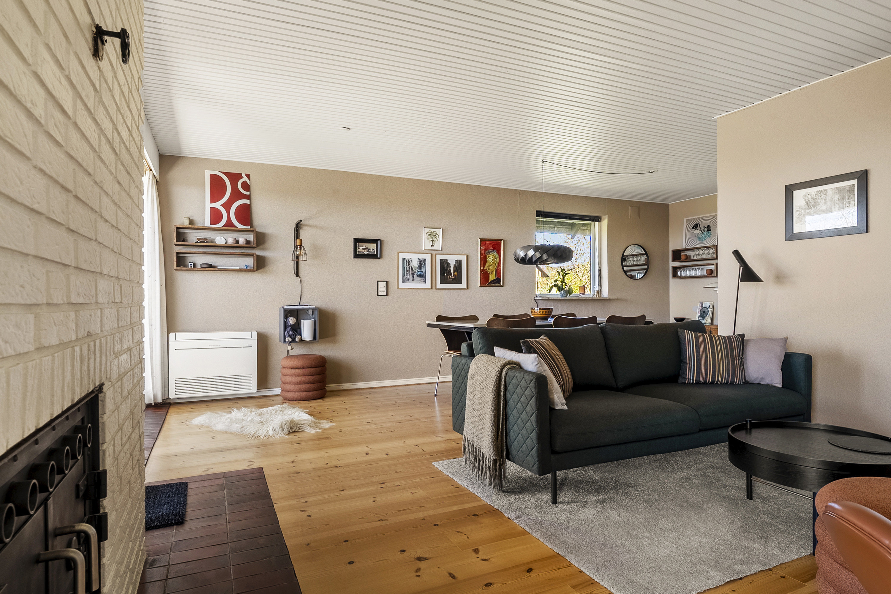 Fremhævet stue billede i fuldskærmstilstand. Billede af Skrænten 12, Hosby, 7130 Juelsminde