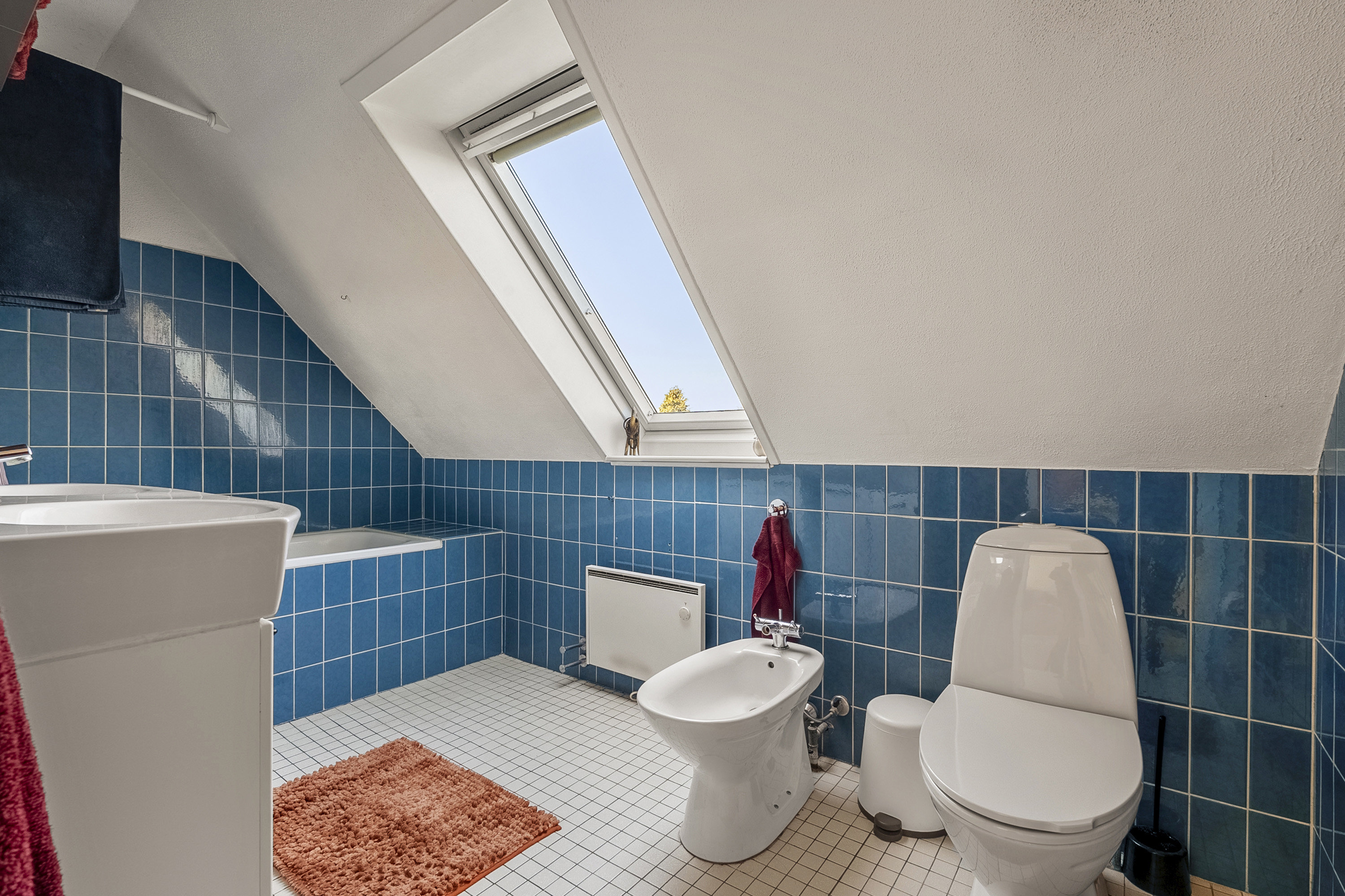 Fremhævet badeværelse billede i fuldskærmstilstand. Billede af Skrænten 12, Hosby, 7130 Juelsminde