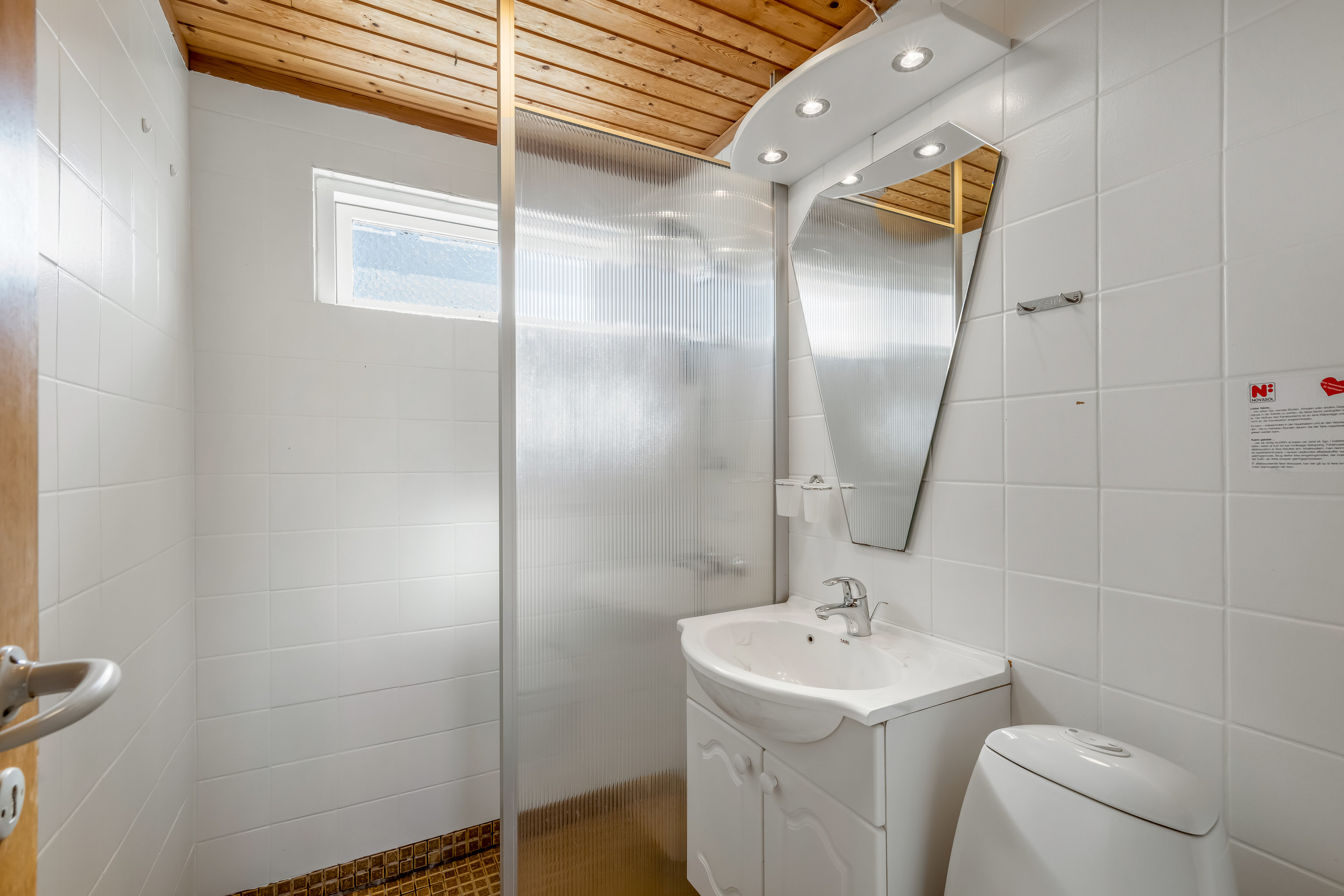 Fremhævet badeværelse billede i fuldskærmstilstand. Billede af Leopardvej 9, Vostrup, 6880 Tarm