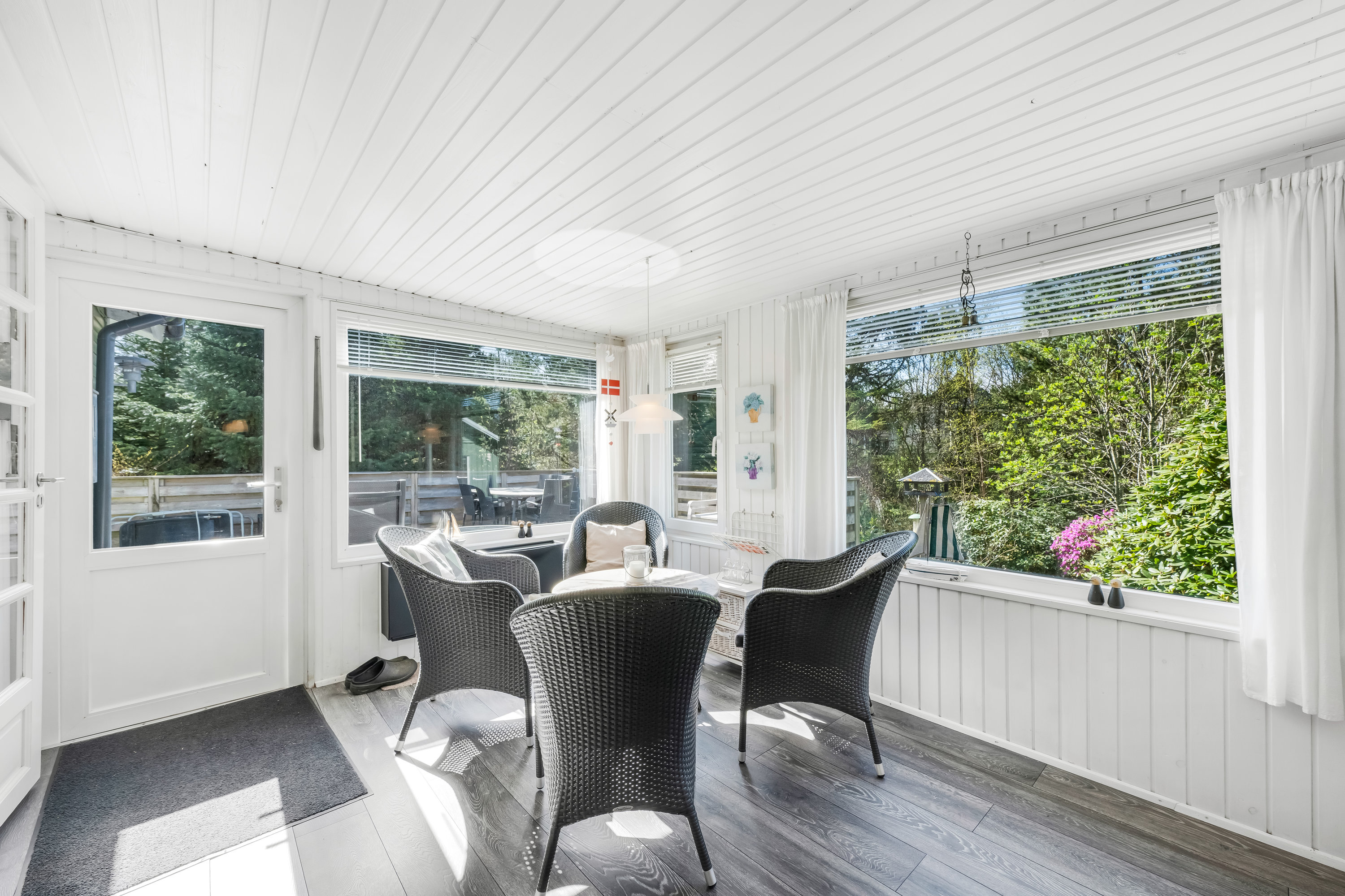 Fremhævet stue billede i fuldskærmstilstand. Billede af Grævlingevej 17, 6893 Hemmet