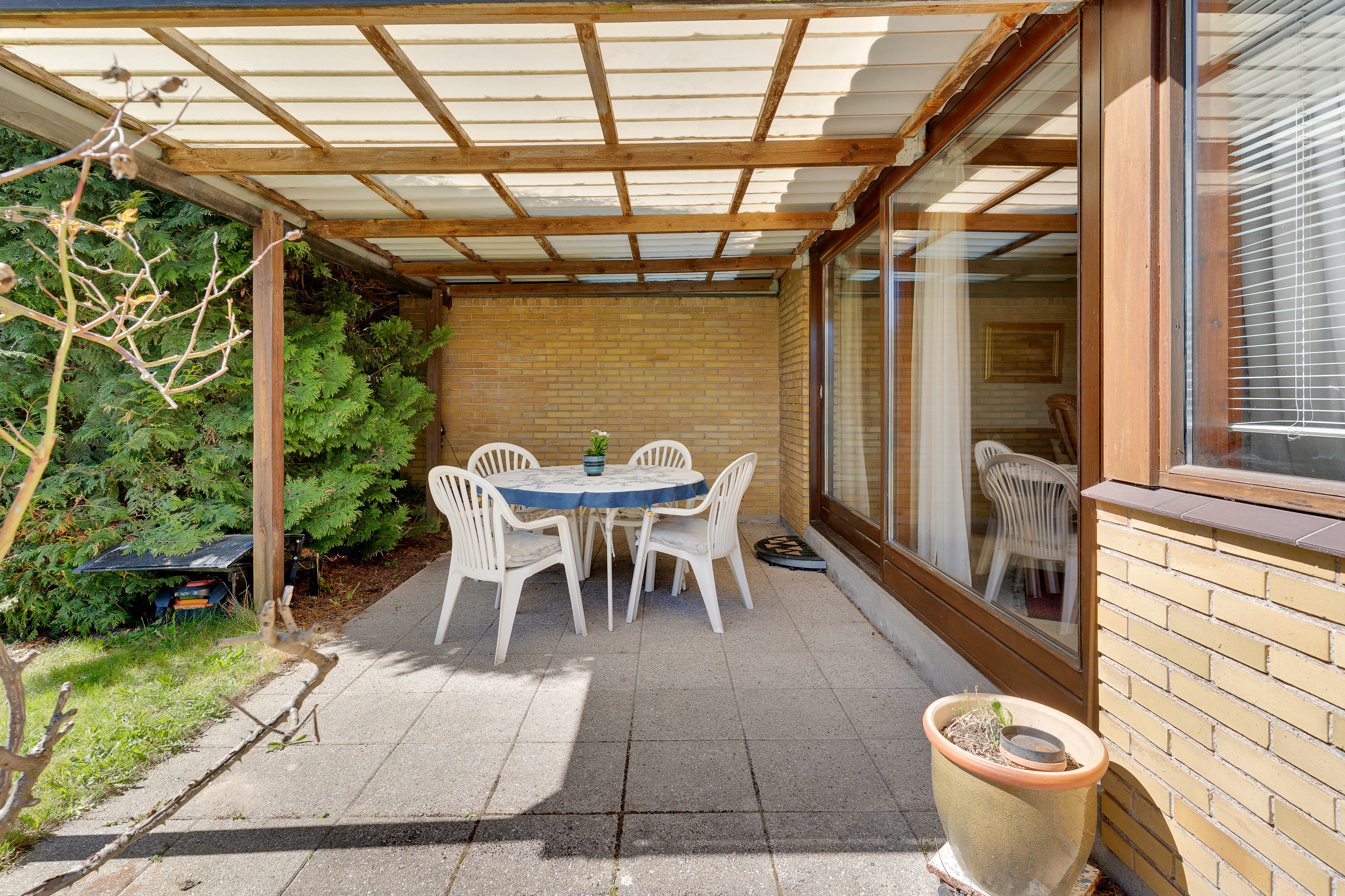 Fremhævet terrasse billede i fuldskærmstilstand. Billede af Axel Juels Alle 33, 2750 Ballerup