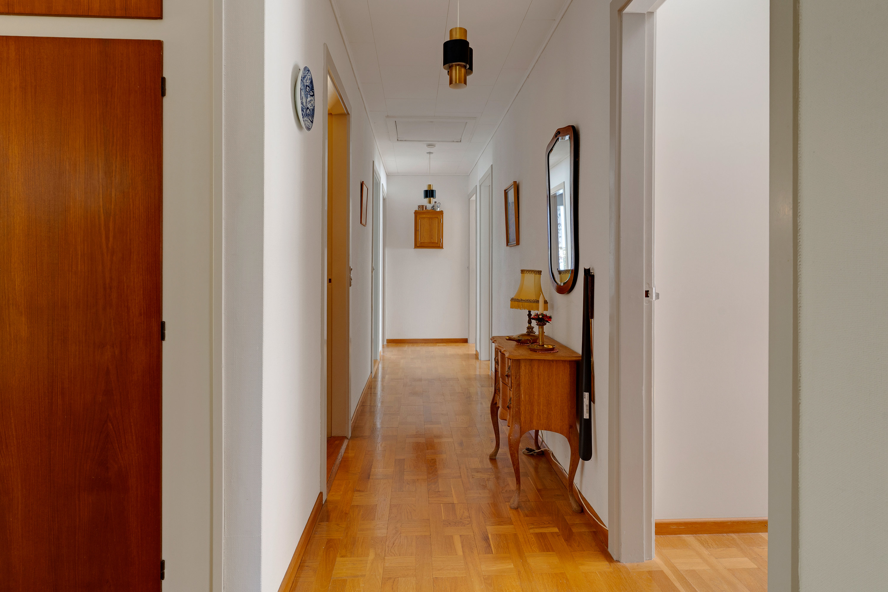 Fremhævet gang billede i fuldskærmstilstand. Billede af Axel Juels Alle 33, 2750 Ballerup