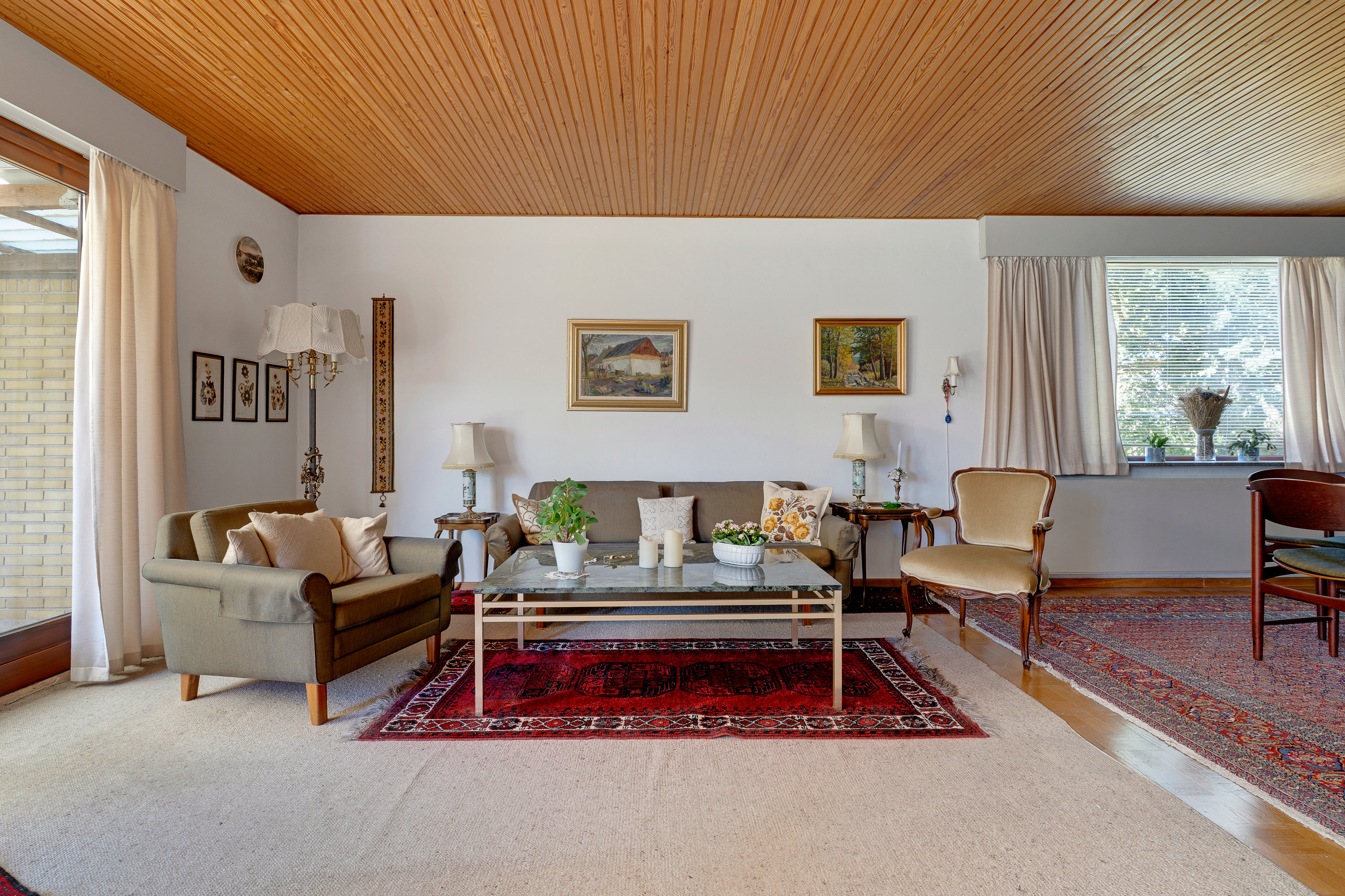 Fremhævet stue billede i fuldskærmstilstand. Billede af Axel Juels Alle 33, 2750 Ballerup