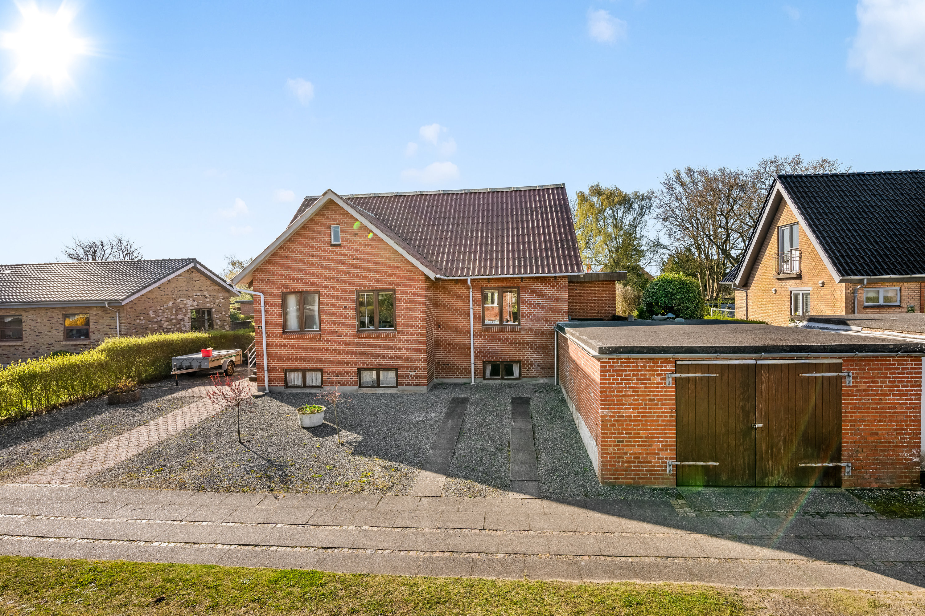 Fremhævet facade billede i fuldskærmstilstand. Billede af Østre Alle 6, 6900 Skjern