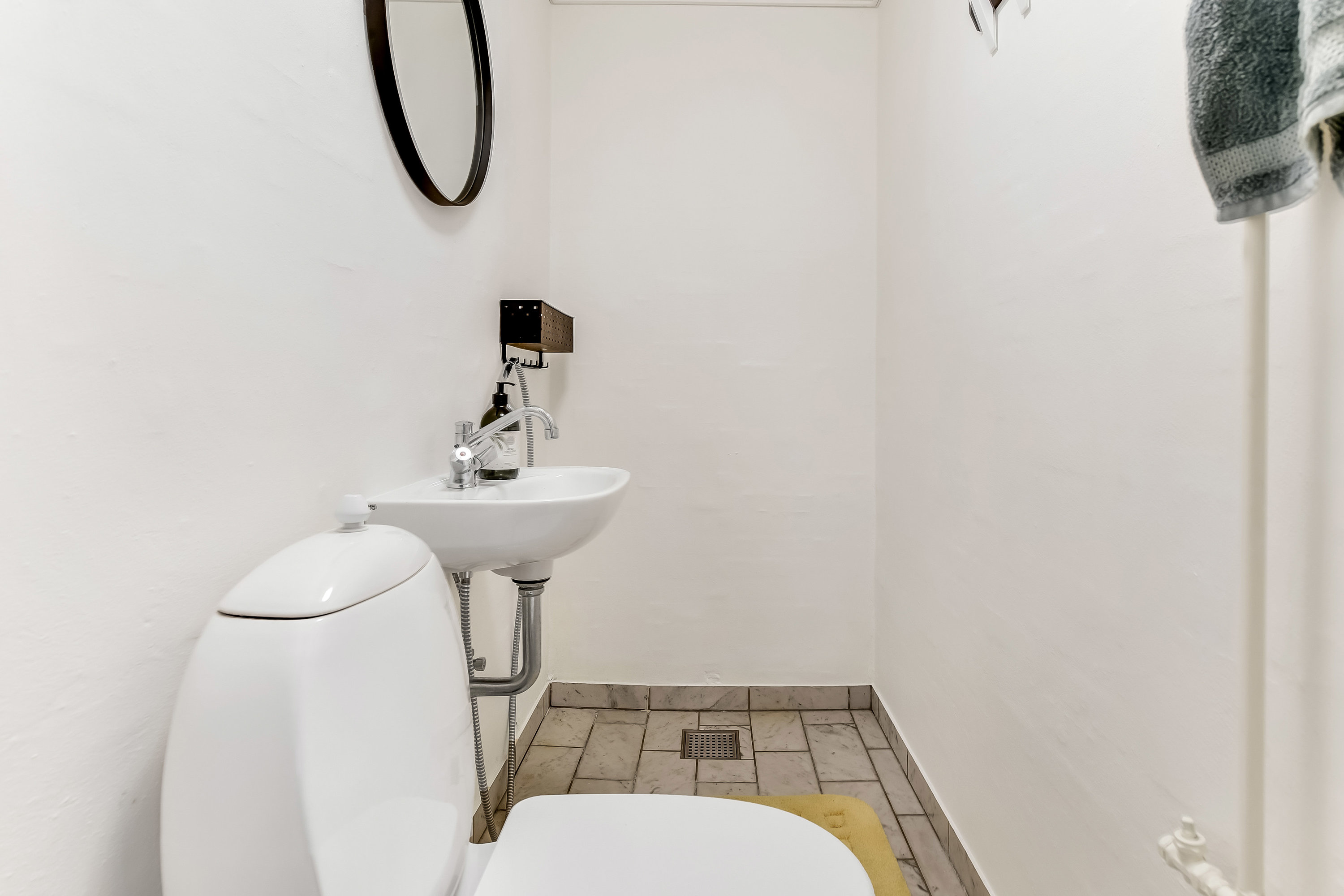 Fremhævet toilet billede i fuldskærmstilstand. Billede af Kallesmærskvej 19, 6857 Blåvand