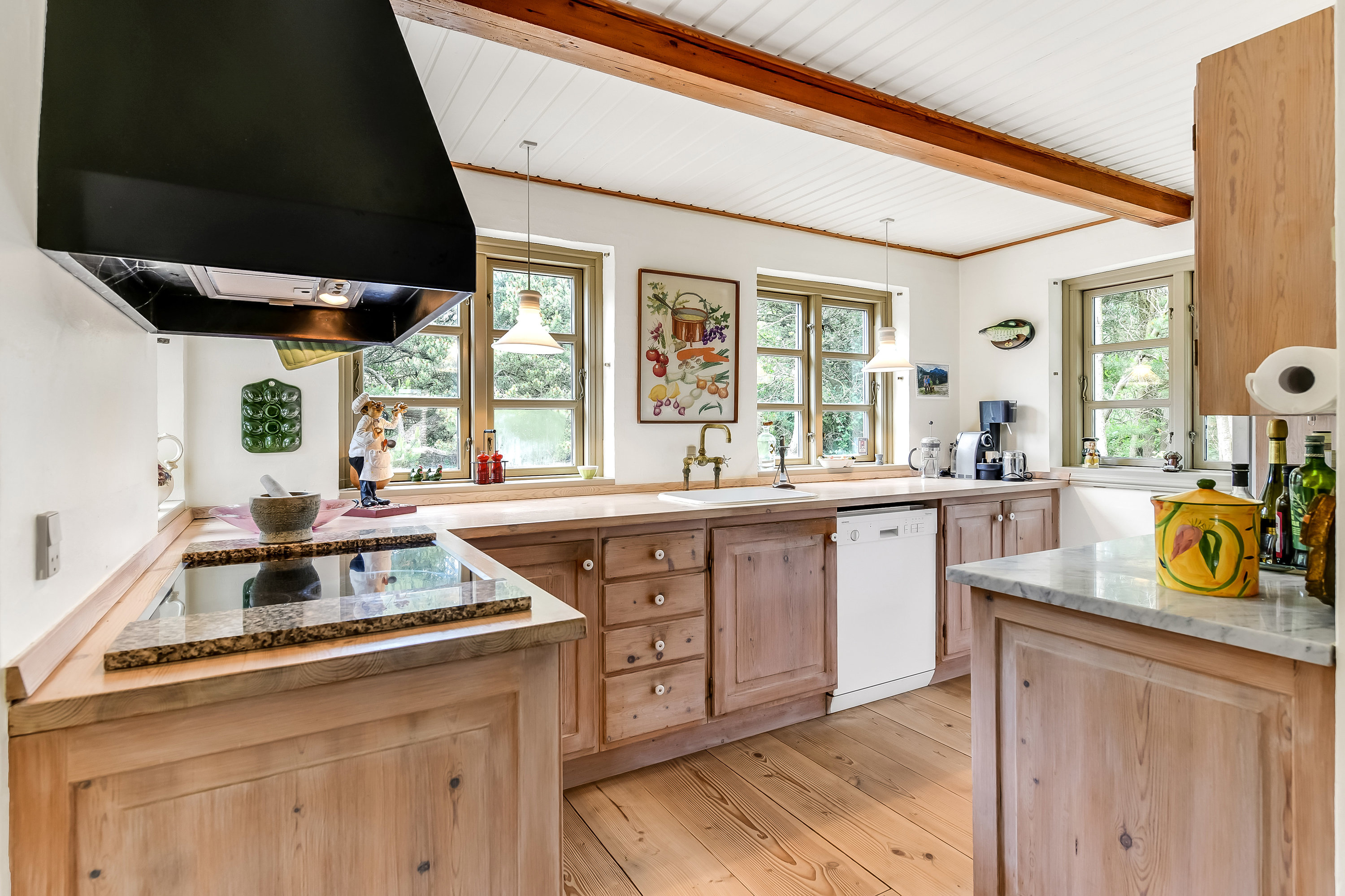 Fremhævet køkken billede i fuldskærmstilstand. Billede af Kallesmærskvej 19, 6857 Blåvand