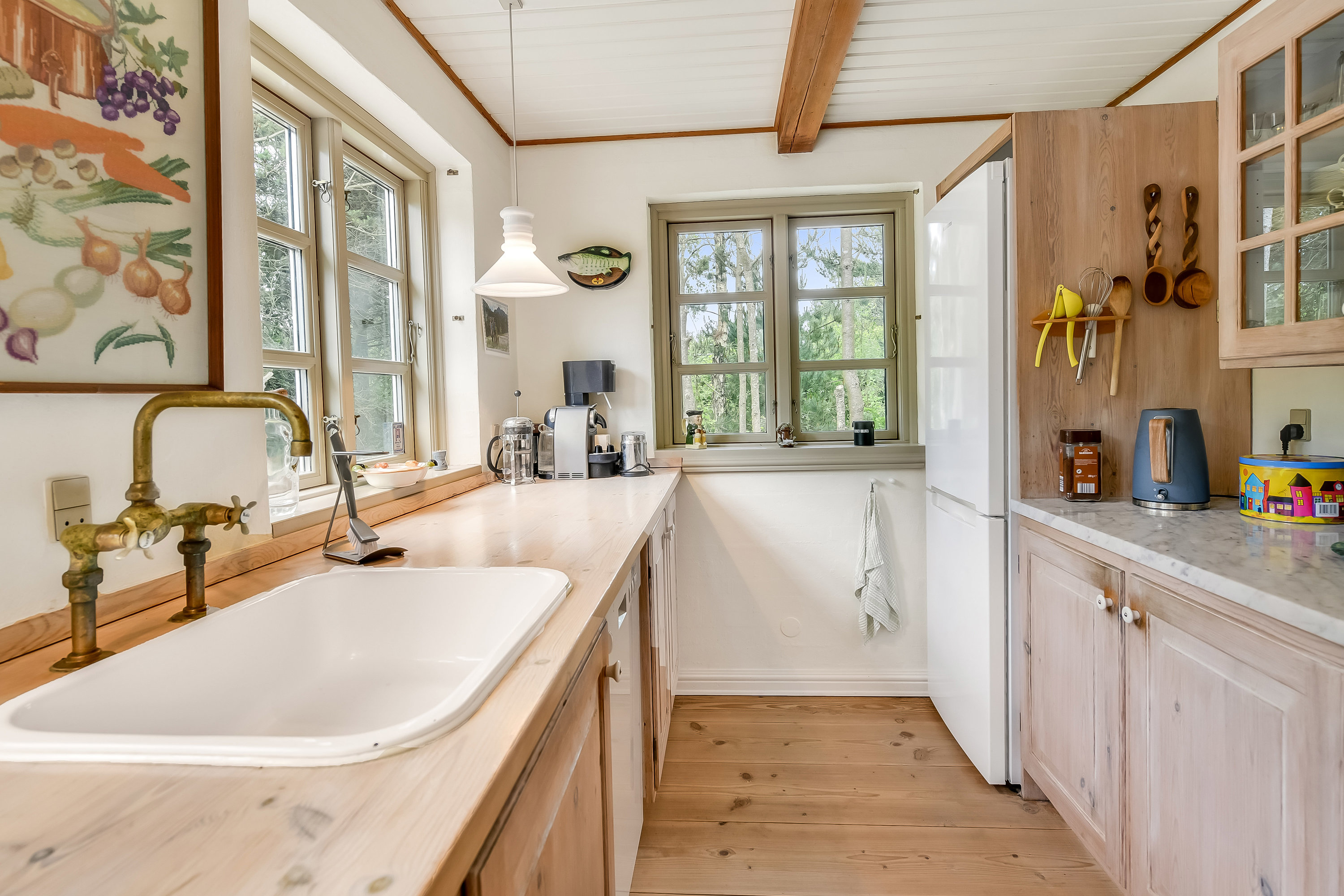 Fremhævet køkken billede i fuldskærmstilstand. Billede af Kallesmærskvej 19, 6857 Blåvand