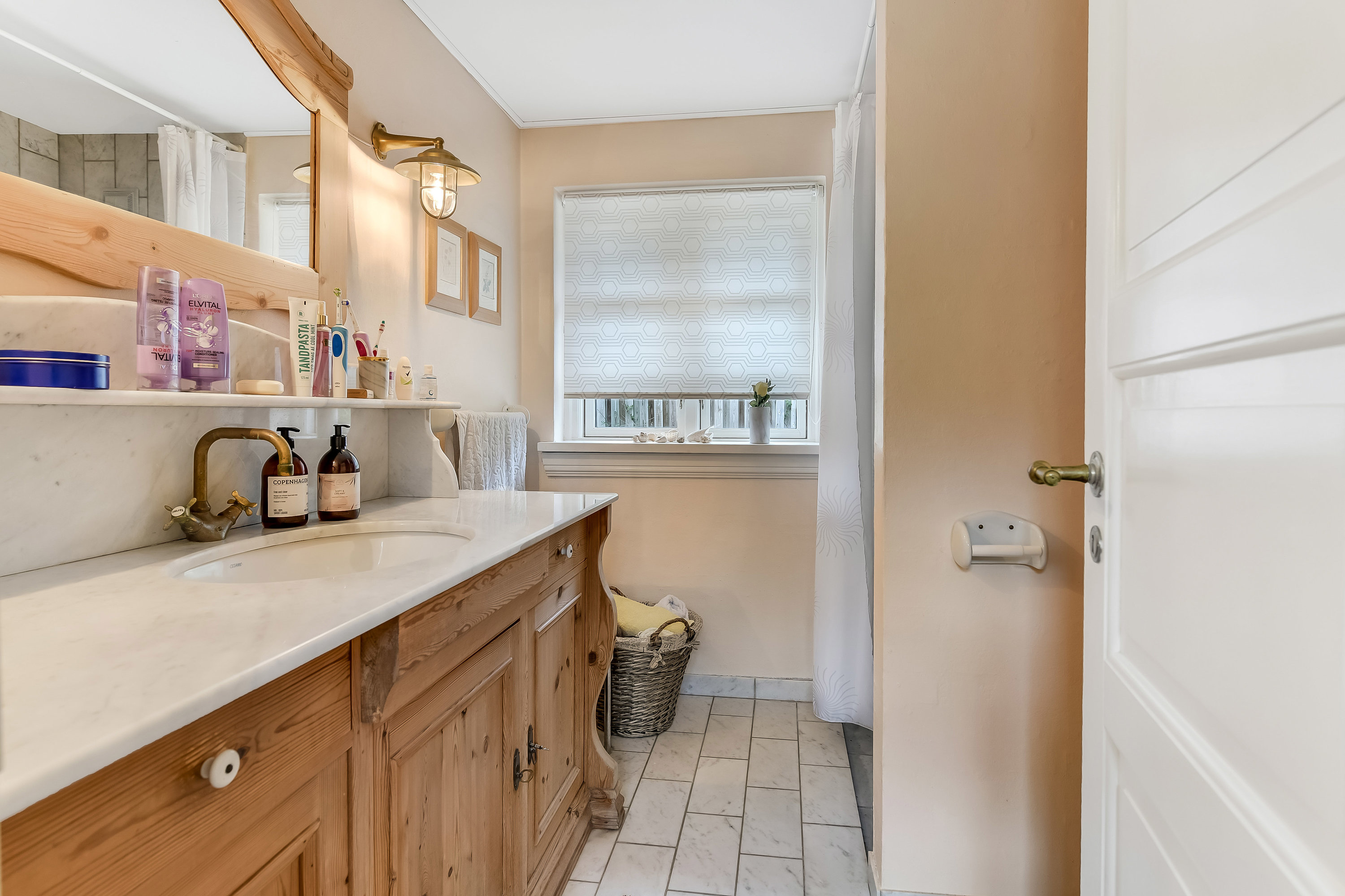 Fremhævet badeværelse billede i fuldskærmstilstand. Billede af Kallesmærskvej 19, 6857 Blåvand