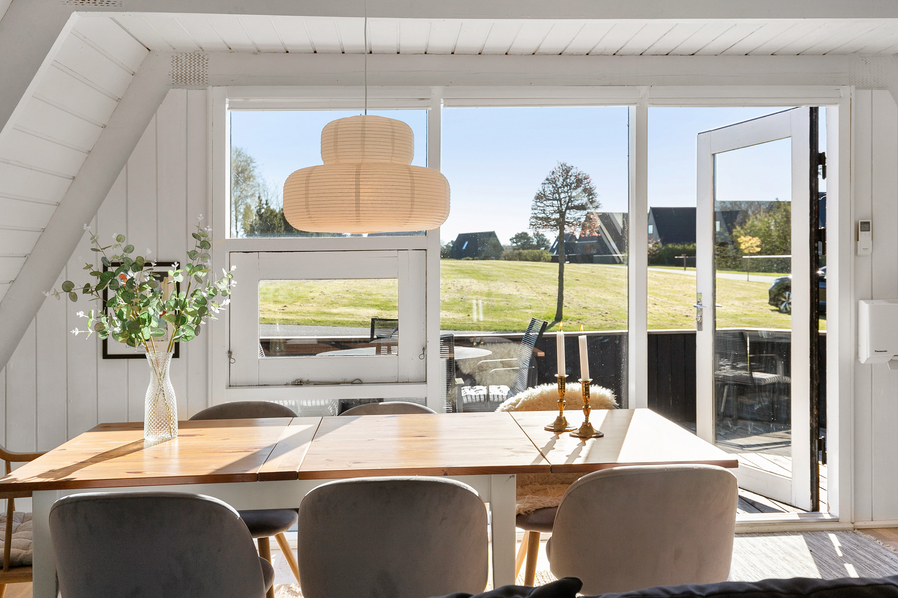 Fremhævet stue billede i fuldskærmstilstand. Billede af Golfsvinget 94, Gatten, 9640 Farsø