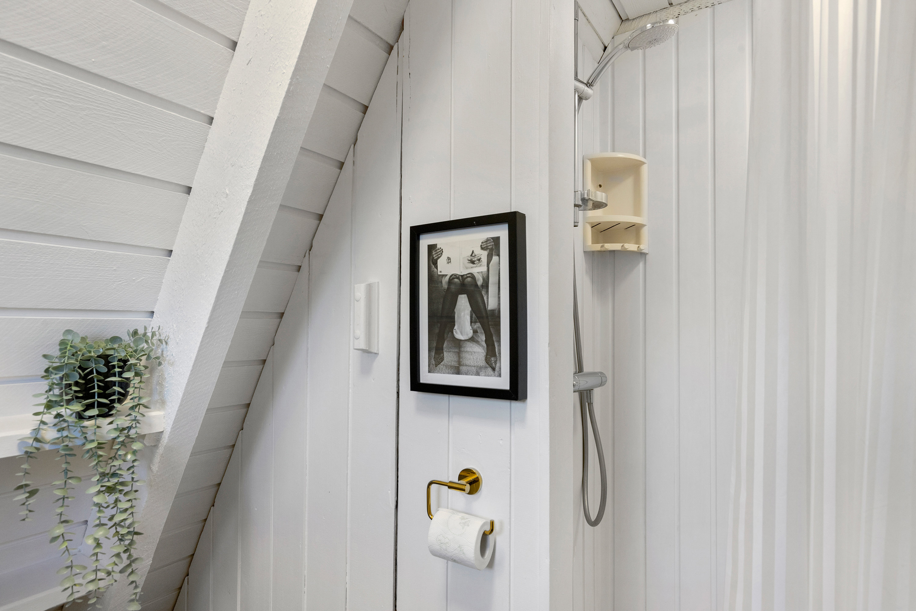 Fremhævet badeværelse billede i fuldskærmstilstand. Billede af Golfsvinget 94, Gatten, 9640 Farsø