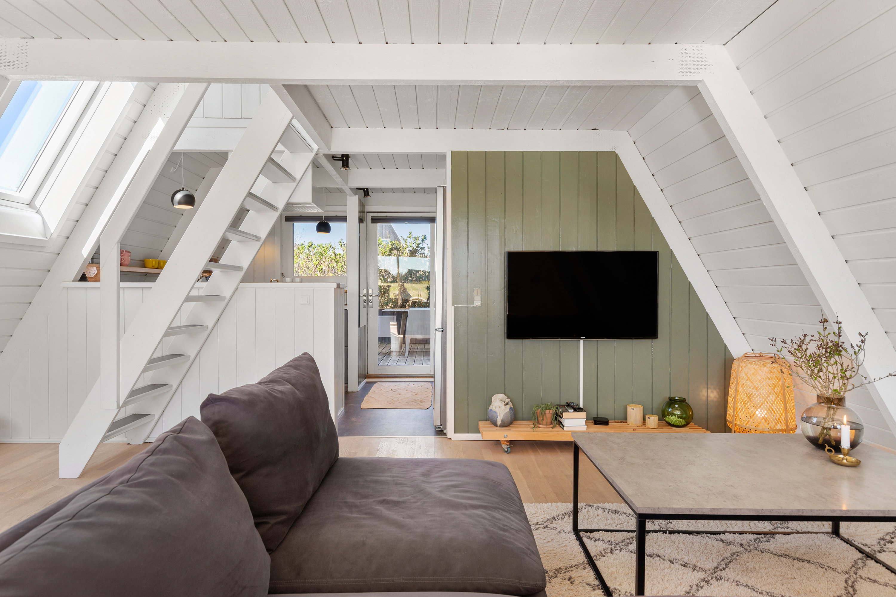 Fremhævet stue billede i fuldskærmstilstand. Billede af Golfsvinget 94, Gatten, 9640 Farsø