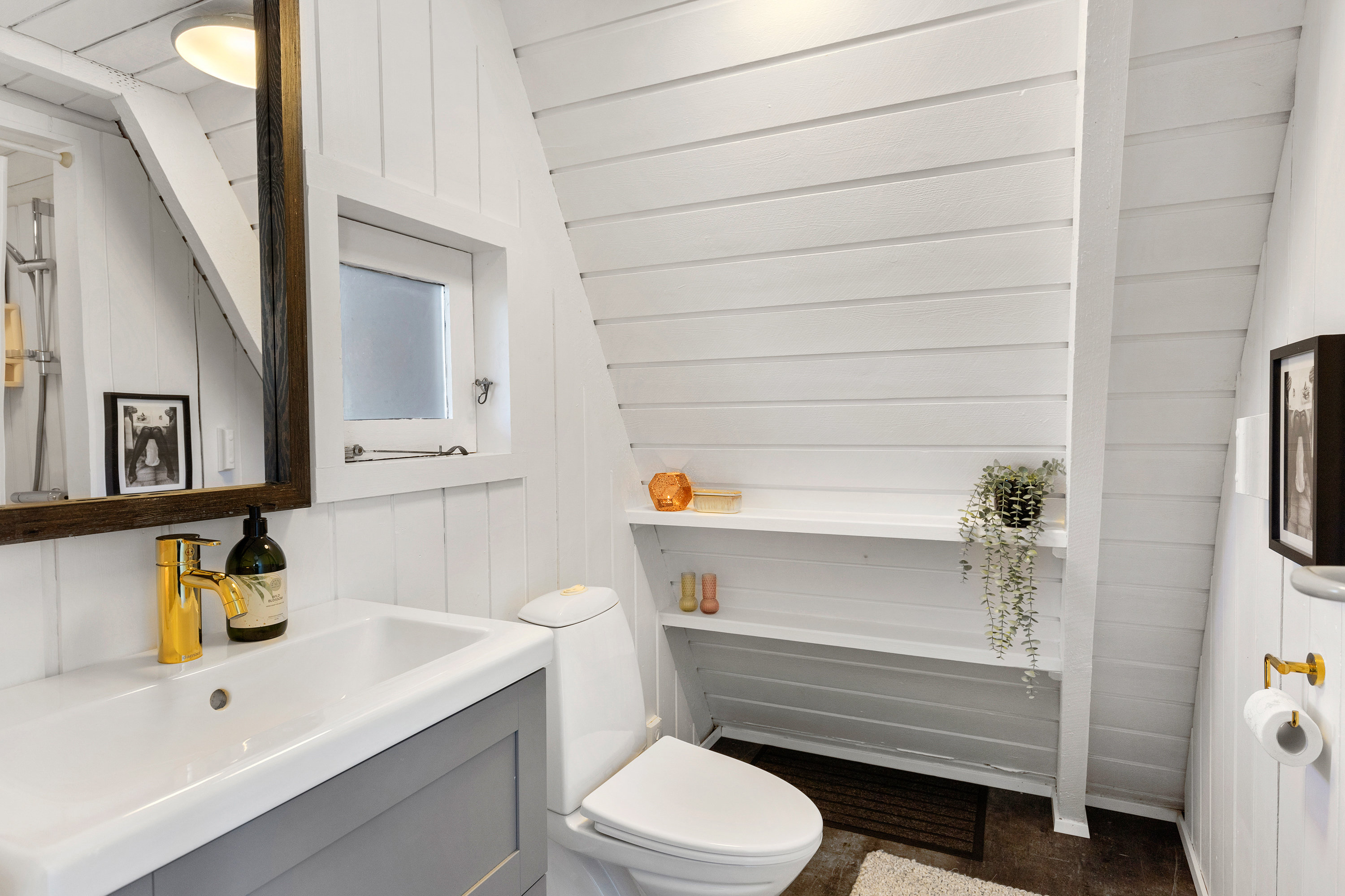 Fremhævet badeværelse billede i fuldskærmstilstand. Billede af Golfsvinget 94, Gatten, 9640 Farsø