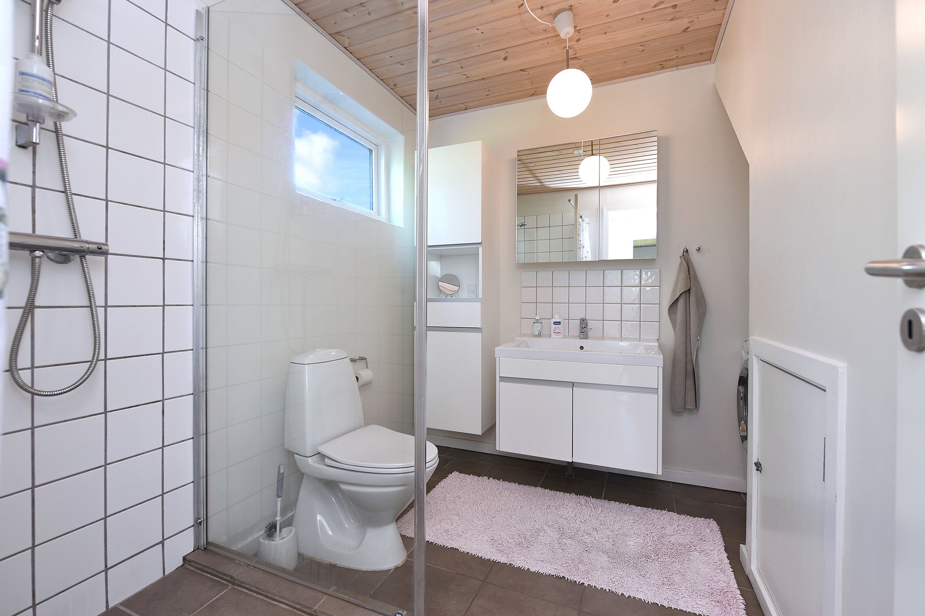 Fremhævet  billede i fuldskærmstilstand. Billede af Hasselvænget 10, Dyngby Strand, 8300 Odder