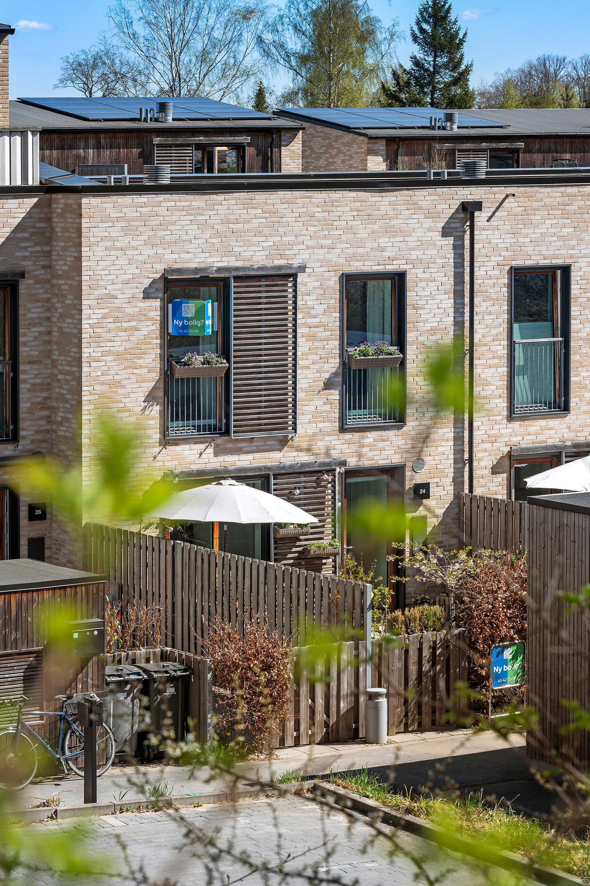 Fremhævet ejendommen billede i fuldskærmstilstand. Billede af Ralphs Vænge 24, 2950 Vedbæk