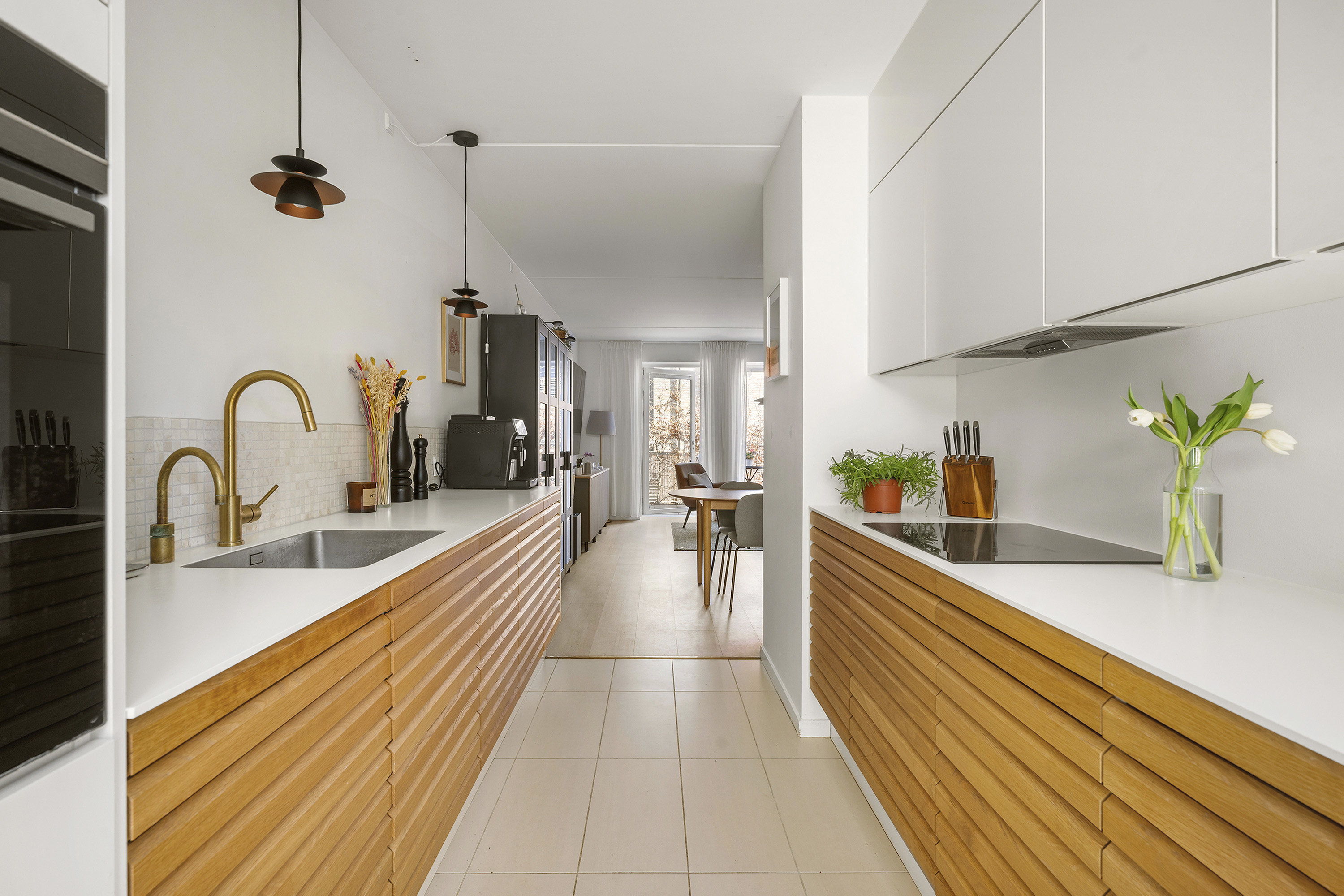 Fremhævet køkken billede i fuldskærmstilstand. Billede af Ralphs Vænge 24, 2950 Vedbæk