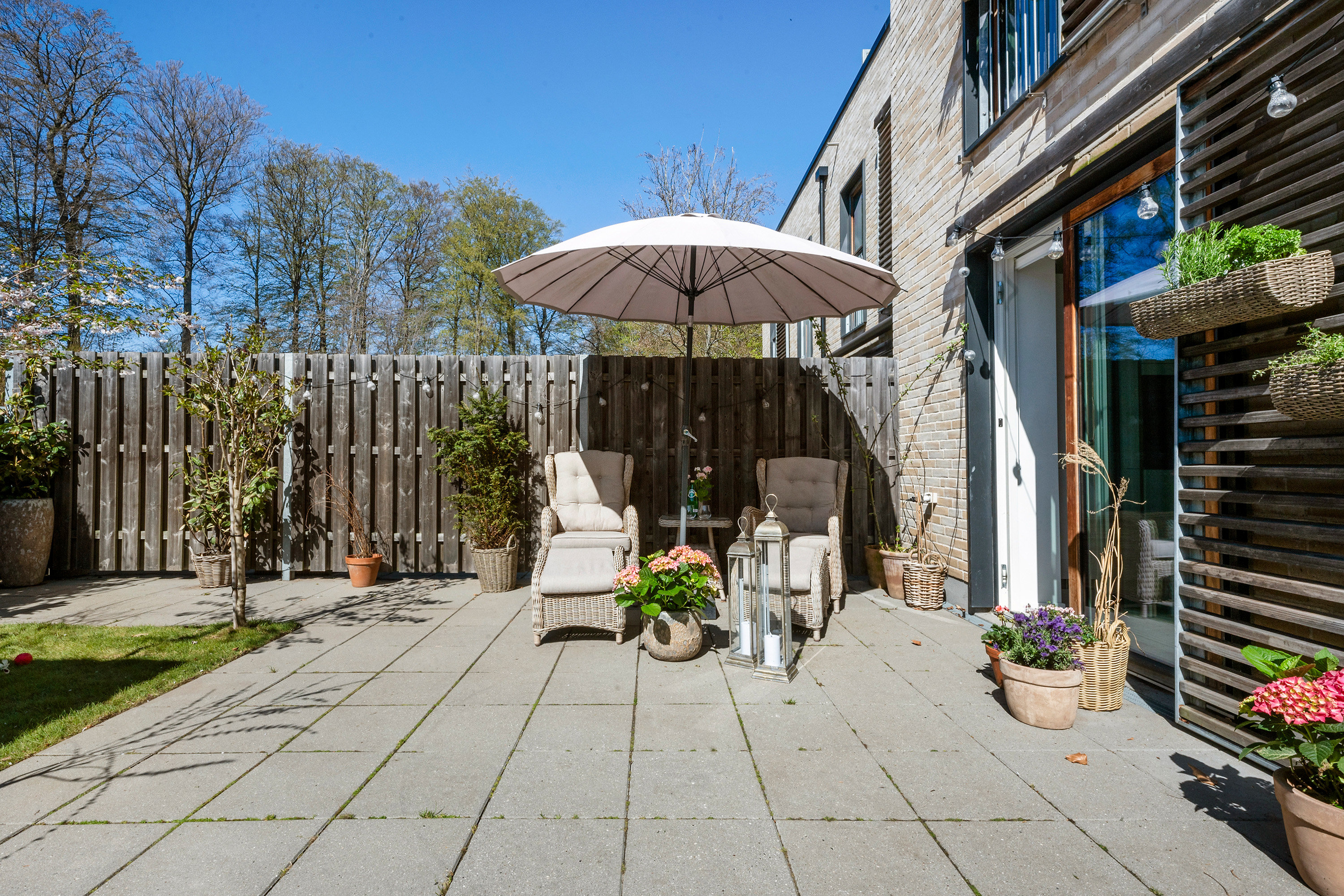 Fremhævet ejendommen billede i fuldskærmstilstand. Billede af Ralphs Vænge 24, 2950 Vedbæk