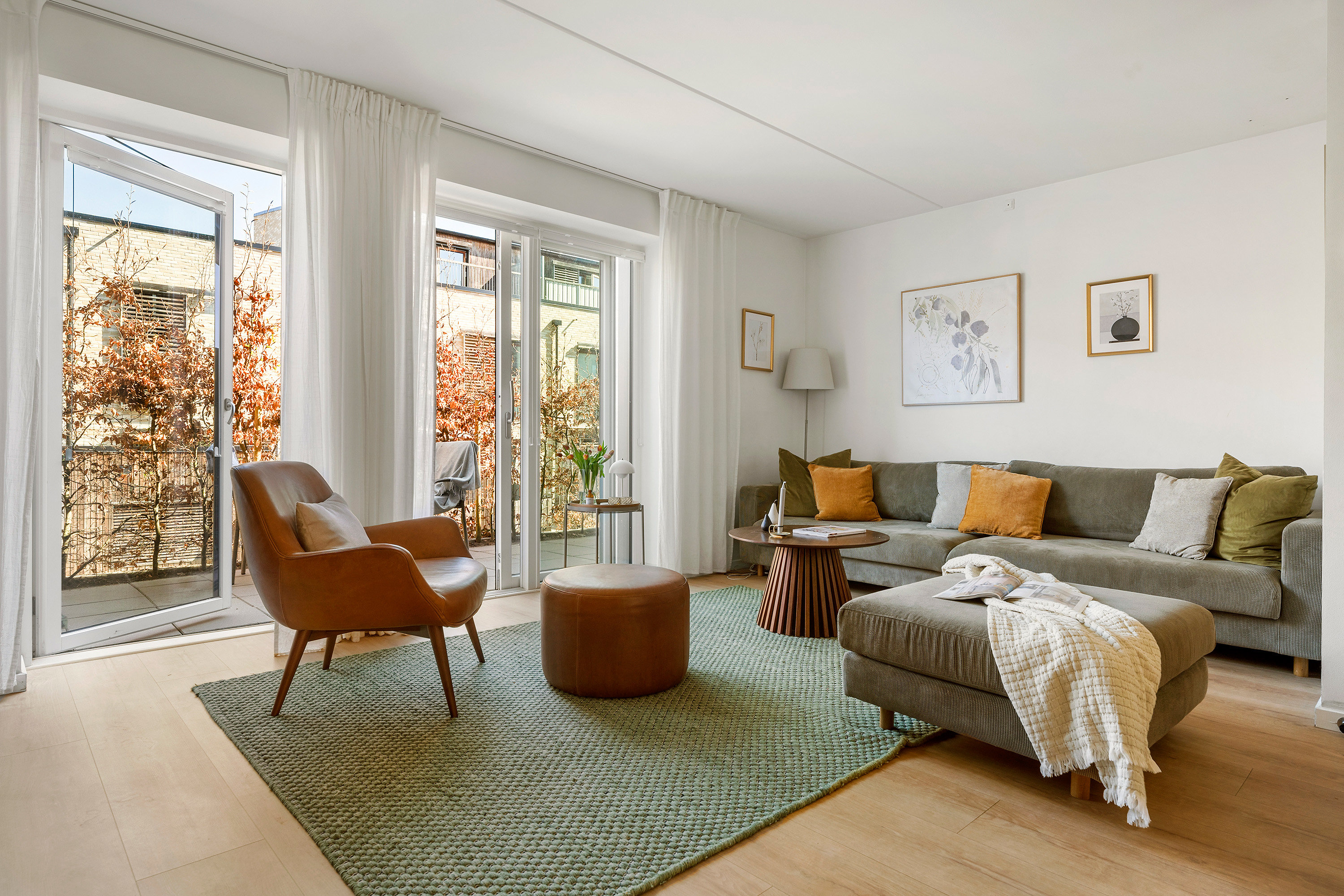 Fremhævet stue billede i fuldskærmstilstand. Billede af Ralphs Vænge 24, 2950 Vedbæk