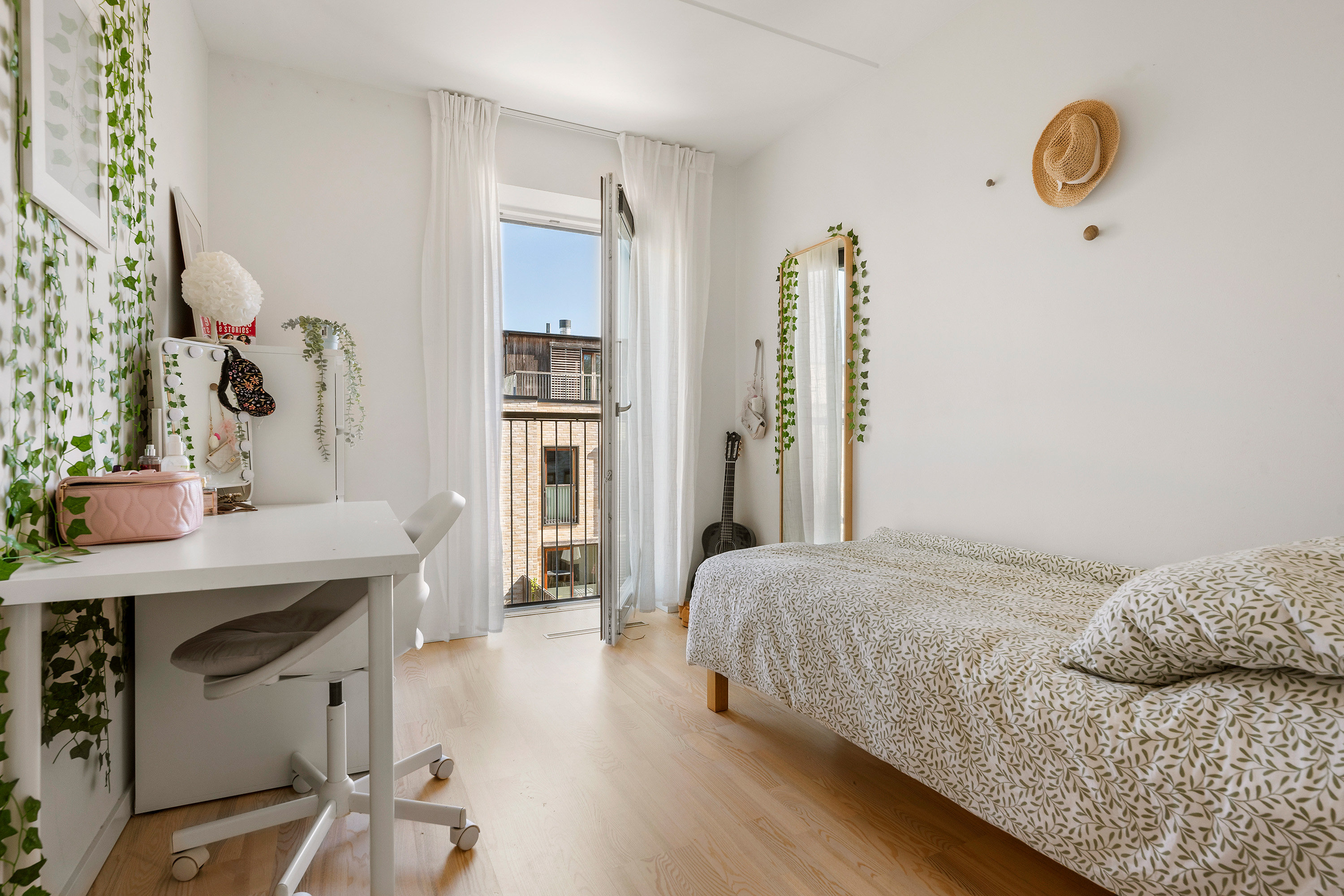 Fremhævet soveværelse billede i fuldskærmstilstand. Billede af Ralphs Vænge 24, 2950 Vedbæk