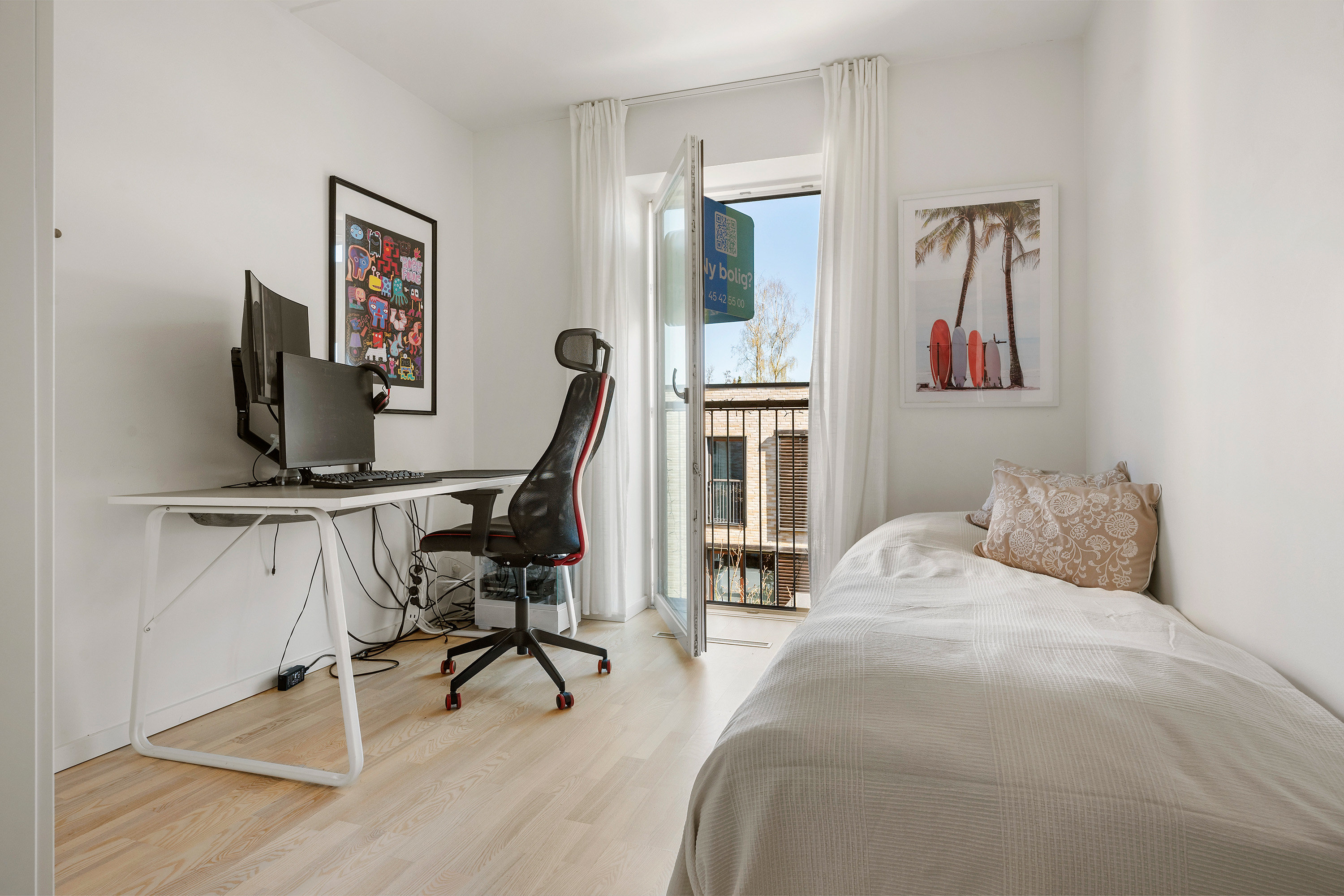 Fremhævet soveværelse billede i fuldskærmstilstand. Billede af Ralphs Vænge 24, 2950 Vedbæk