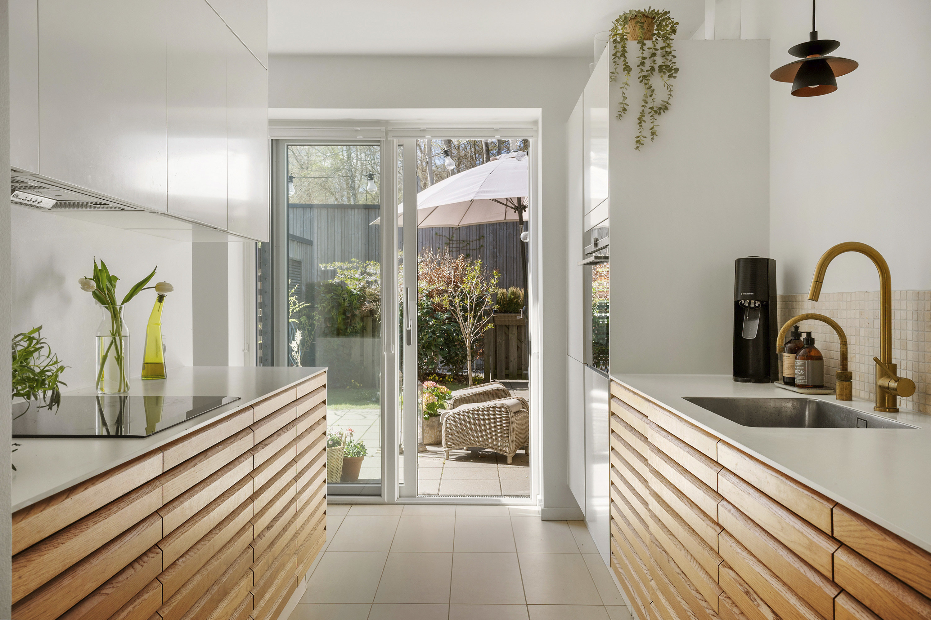 Fremhævet køkken billede i fuldskærmstilstand. Billede af Ralphs Vænge 24, 2950 Vedbæk