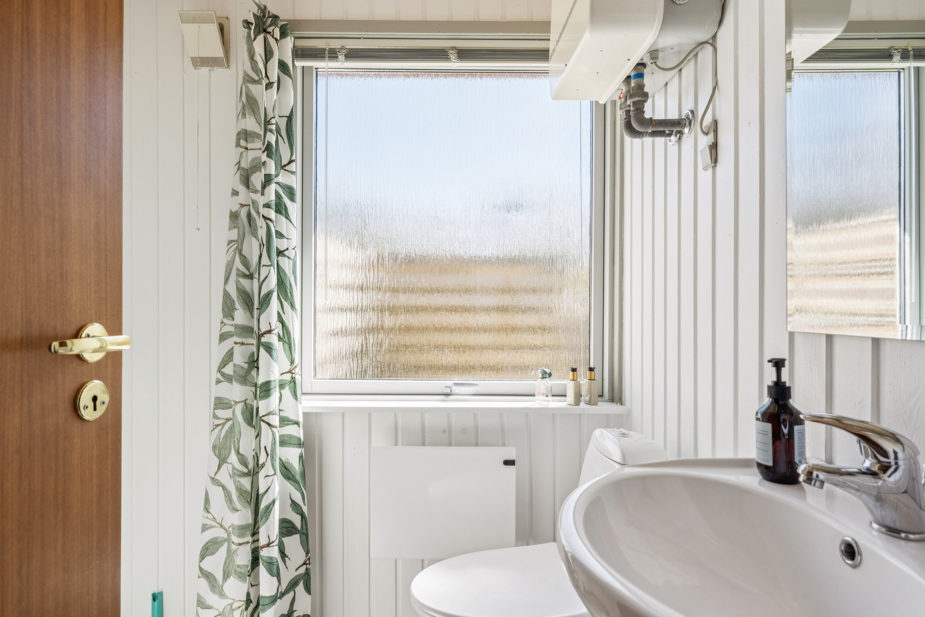 Fremhævet badeværelse billede i fuldskærmstilstand. Billede af Vestensøvej 40, Elsegårde, 8400 Ebeltoft