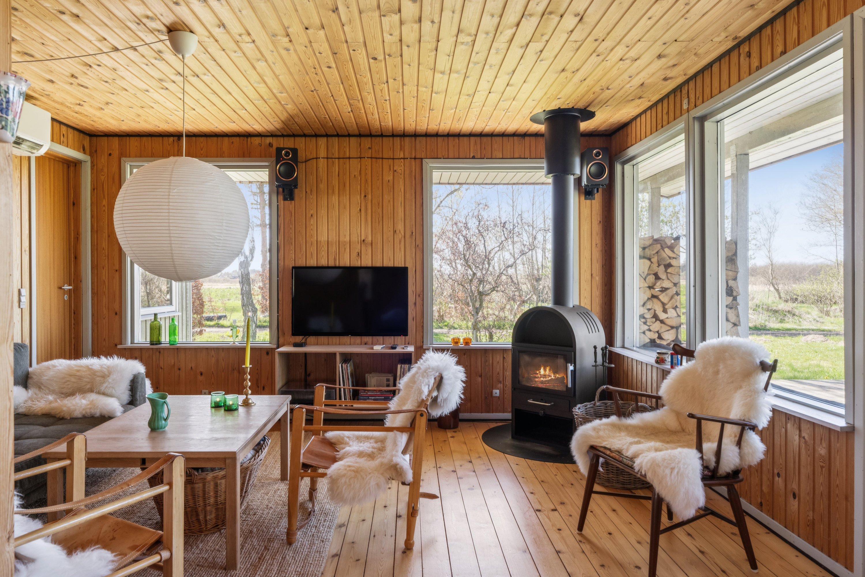 Fremhævet stue billede i fuldskærmstilstand. Billede af Vestensøvej 40, Elsegårde, 8400 Ebeltoft