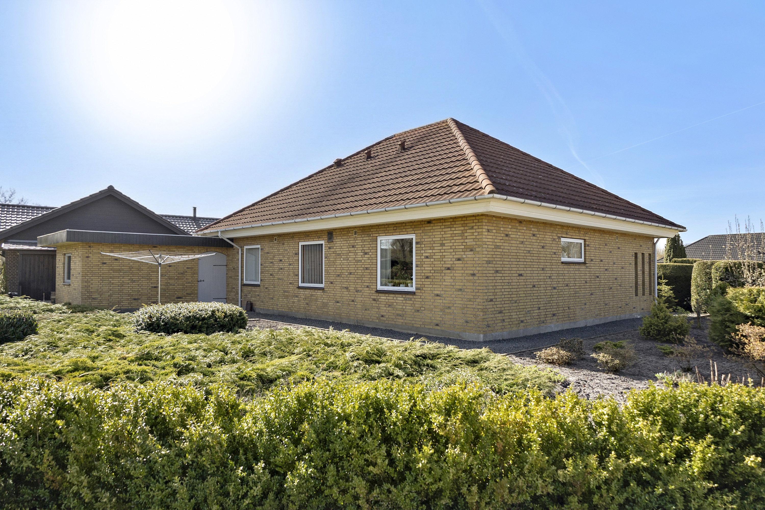 Fremhævet ejendommen billede i fuldskærmstilstand. Billede af Kastanievej 1, 6600 Vejen