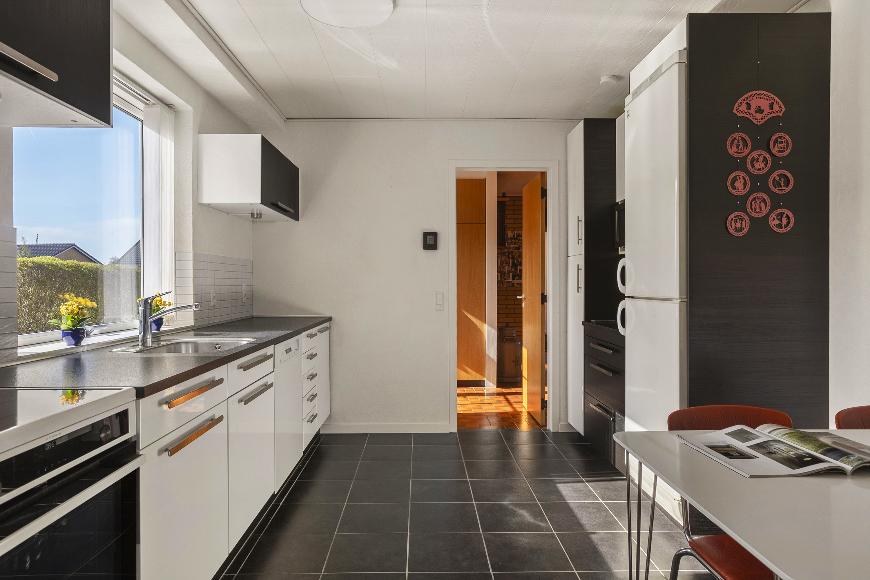 Fremhævet køkken billede i fuldskærmstilstand. Billede af Kastanievej 1, 6600 Vejen