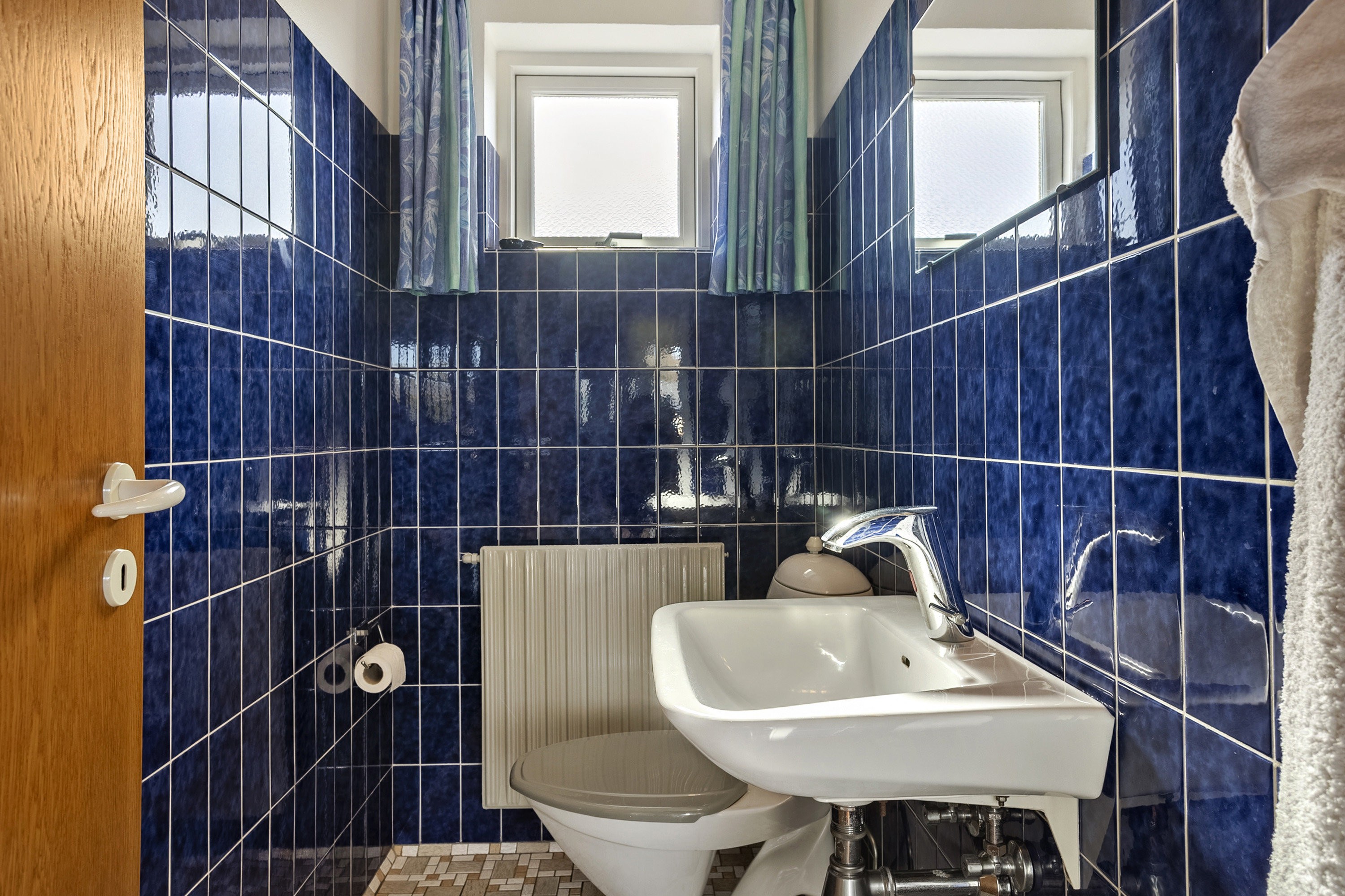 Fremhævet toilet billede i fuldskærmstilstand. Billede af Kastanievej 1, 6600 Vejen