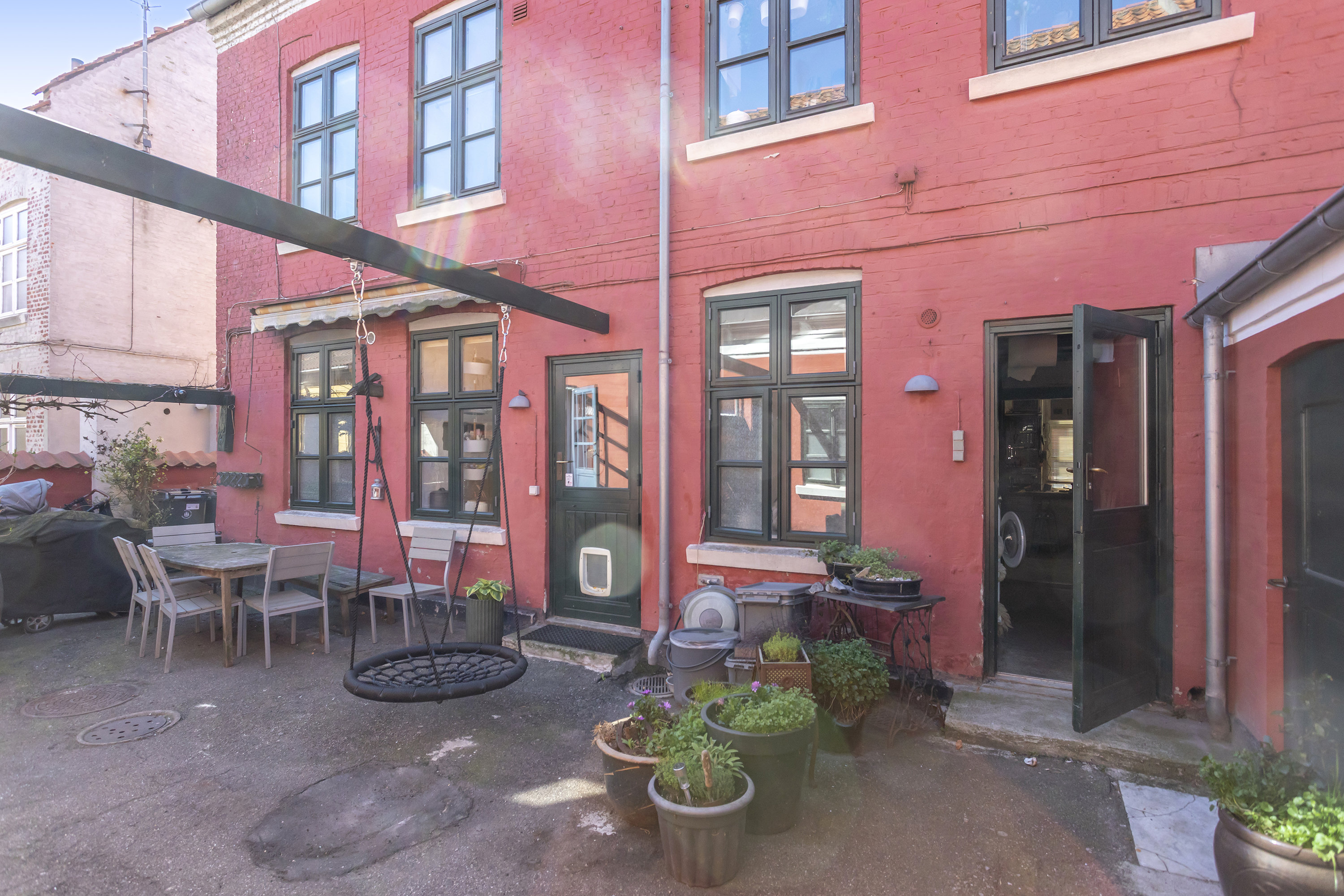 Fremhævet gårdmiljø billede i fuldskærmstilstand. Billede af Kirkegårdsvej 15, st.., 2300 København S