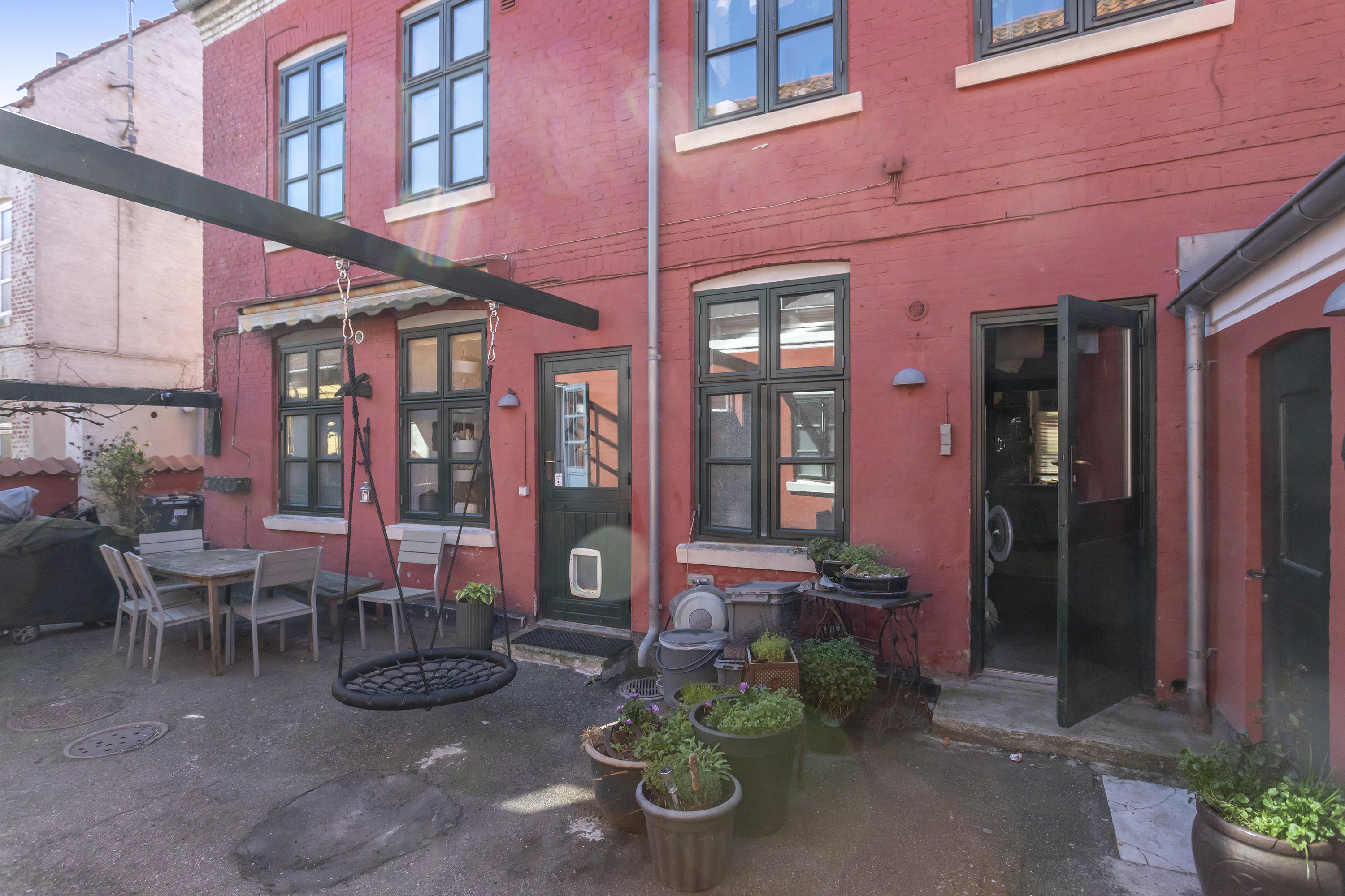 Fremhævet gårdmiljø billede i fuldskærmstilstand. Billede af Kirkegårdsvej 15, st.., 2300 København S